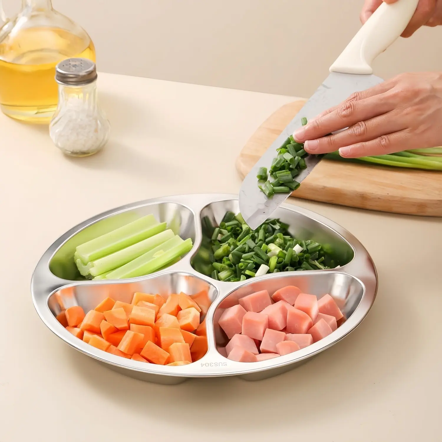 Thickened 304 Stainless Steel 4-Compartment Divided Plate, Round Separated Prep Tray for Hot Pot Ingredients, Food Grade Rust Resistant Kitchen Organizer Platter, Ideal for Pre-Cooking Prep, Barbecue and Family Party Serving, Divider Plate