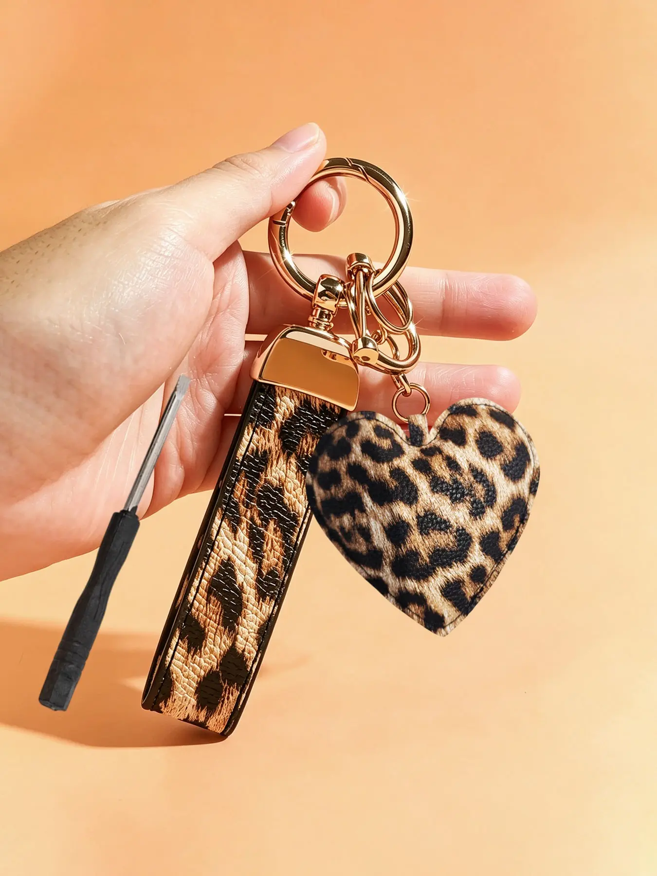 Leopard Print Heart Purse Charm Bag Keyring & Leopard Print Car Key Fob Lanyard with Anti-Lost D-Ring Faux PU Leather Keychain, Car Key Chains, Car Key Holder Strap Car Key Handbag Charms Bag Pendant Automotive Accessories Couple Gift
