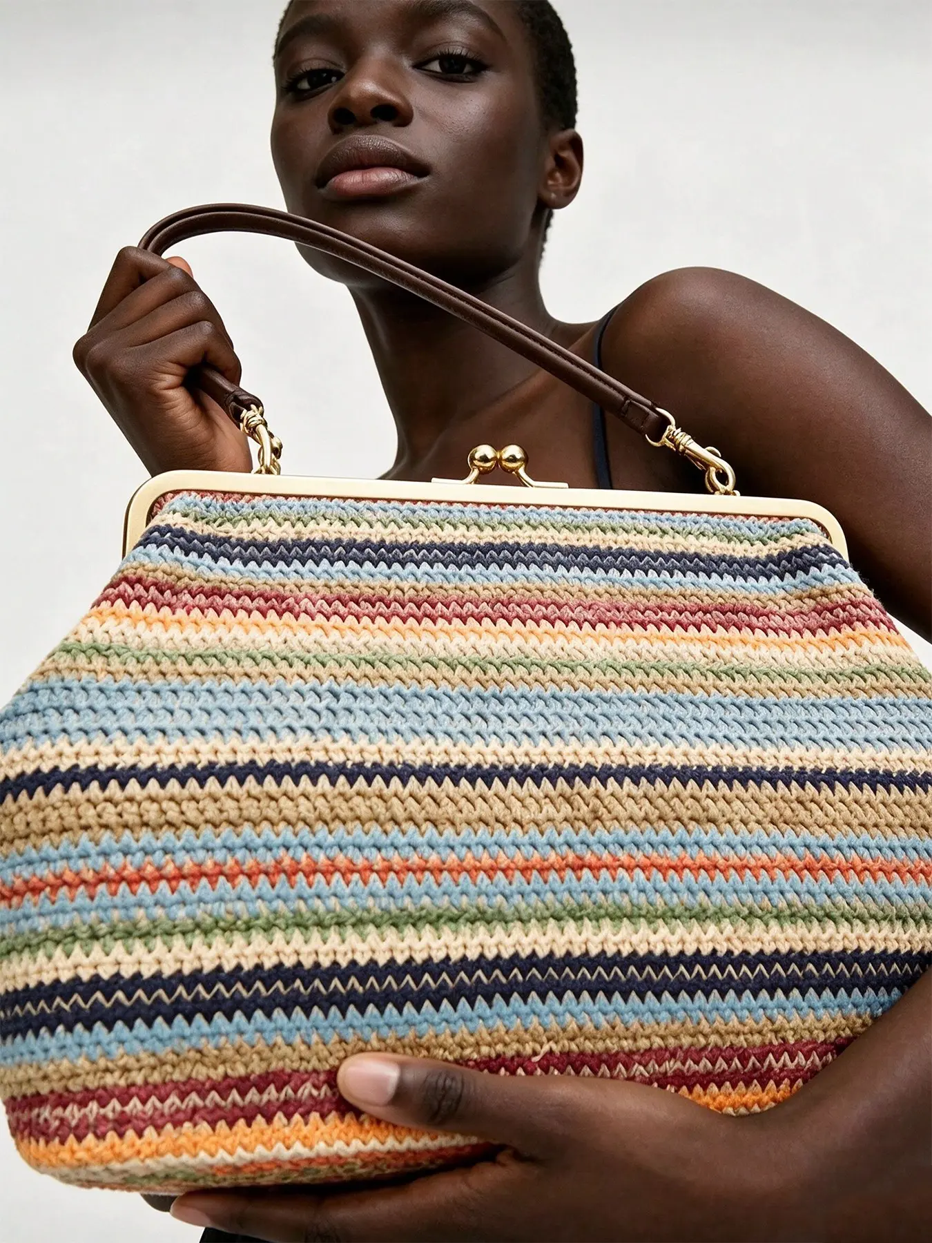Women's Bohemian Shoulder Bag, Retro Frame Handbag, Retro Fashion Underarm Handbag, are ideal choices for beach travel, vacation outings, casual daily wear, and Bohemian style clothing matching