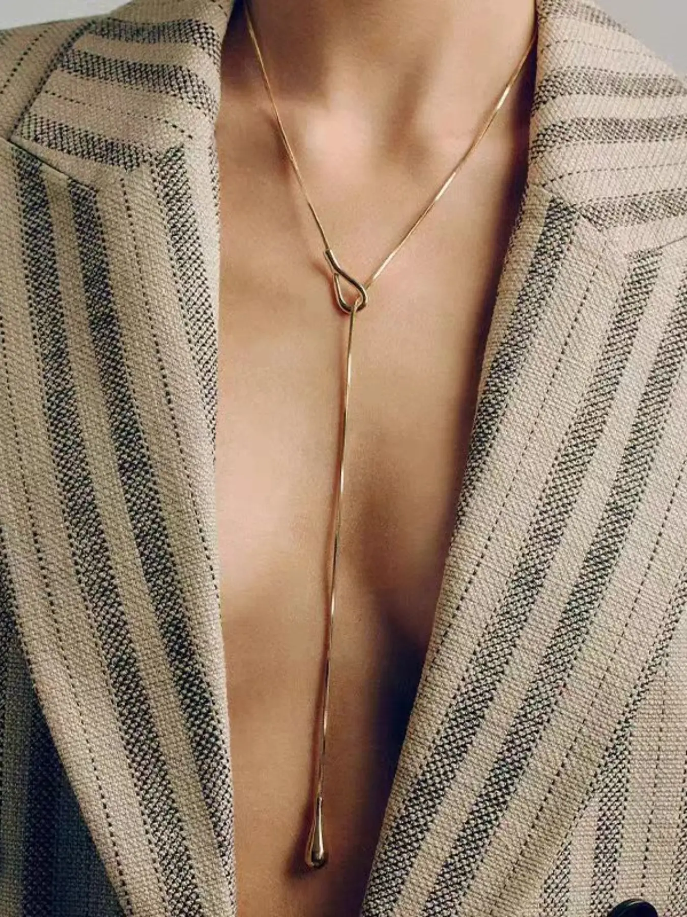 Minimalist Water Drop Y-Shape Necklace, Luxury Cool Minimalist Style, Lightweight Chain with Hollow Knot Design, Perfect for Daily Wear