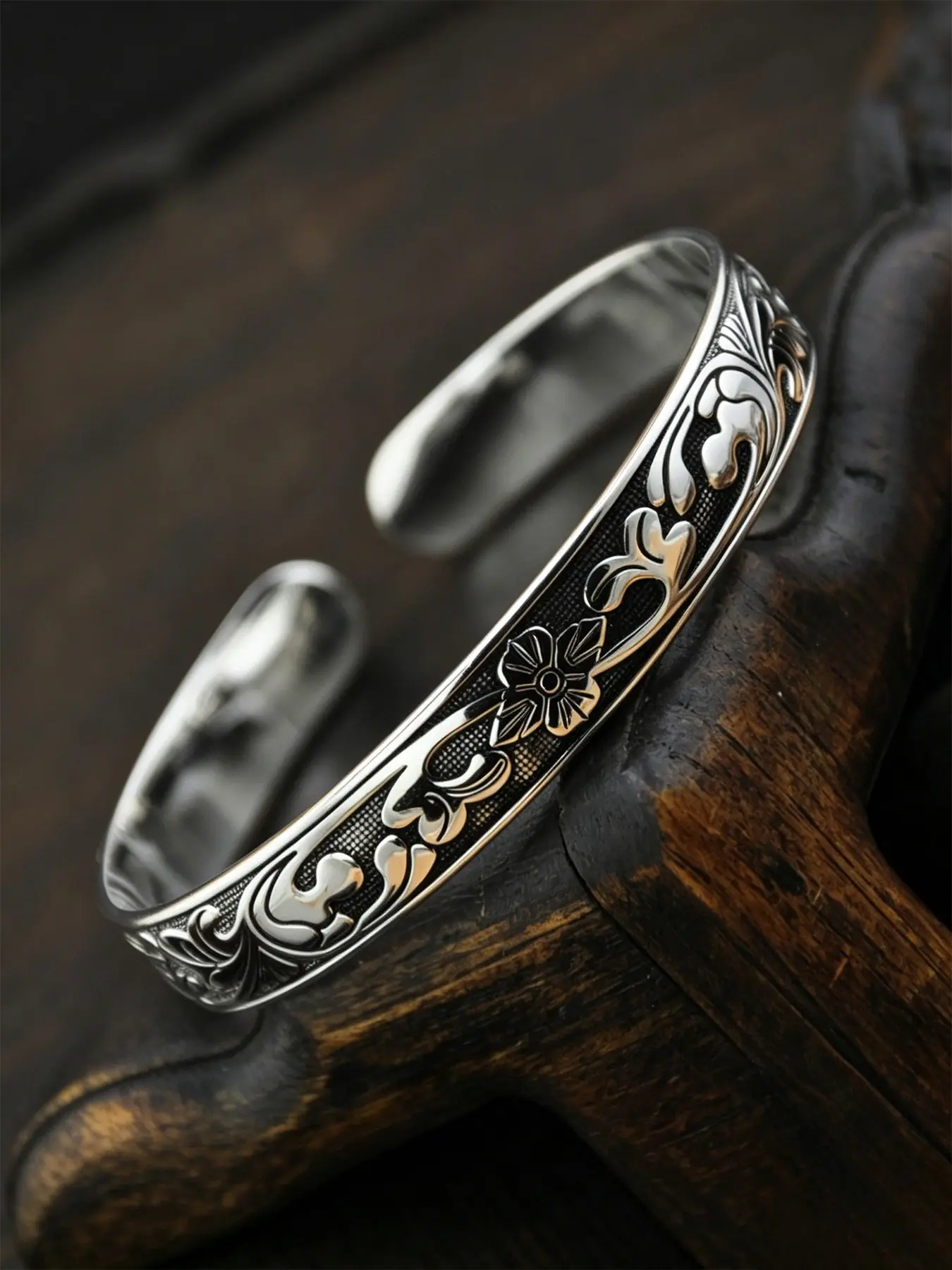 1 Piece Vintage Floral Engraved Open Cuff Bangle, Retro Embossed Flower Pattern Adjustable Bracelet, Boho Antique Women Wrist Jewelry, Copper Bangles