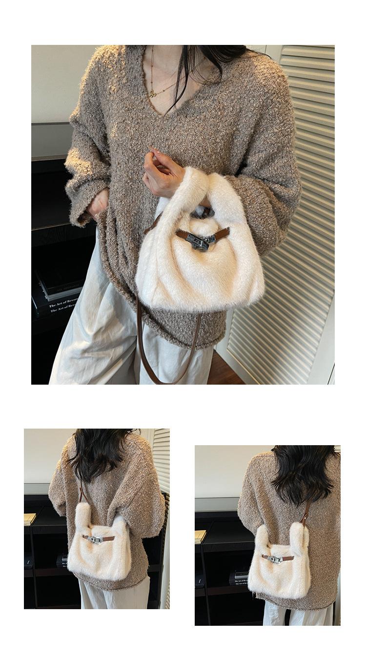 New Winter Faux Fur Top Handle Bag Korean Fashion Crossbody Bucket Bag for Women Comfortable and Versatile Texture Shoudler Bag