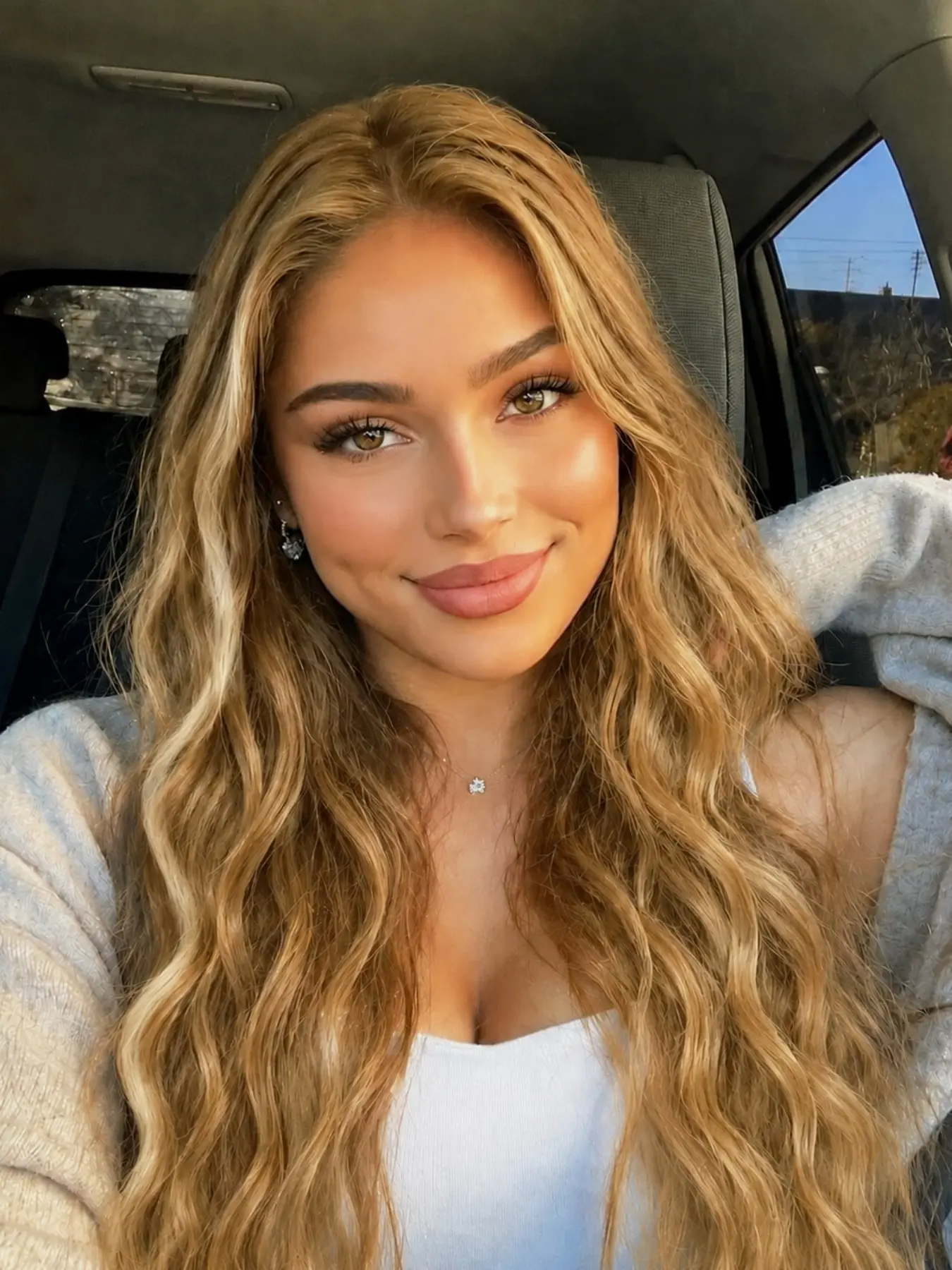 26 Inch Honey Blonde Highlights Body Wave Crimped Waves Lace Front Wig Heat Resistant Synthetic Hair Natural Hairline Perfect for Daily Wear & Parties Body Wavy Wig