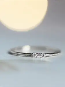 Fashionable, simple and personalized fine circle inlaid with three cubic zirconia women's rings