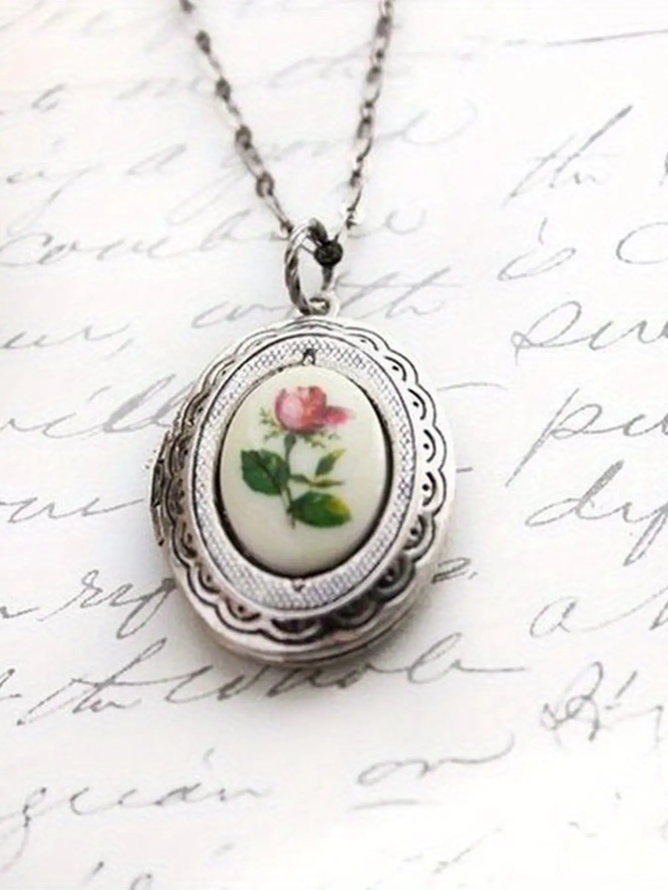 1 Piece Vintage Oval Rose Print Openable Photo Locket Necklace, Retro Hollow Carved Memory Picture Box Pendant Thin Link Chain, Dainty Romantic Daily Gift Costume Neck Accessories For Women Girls