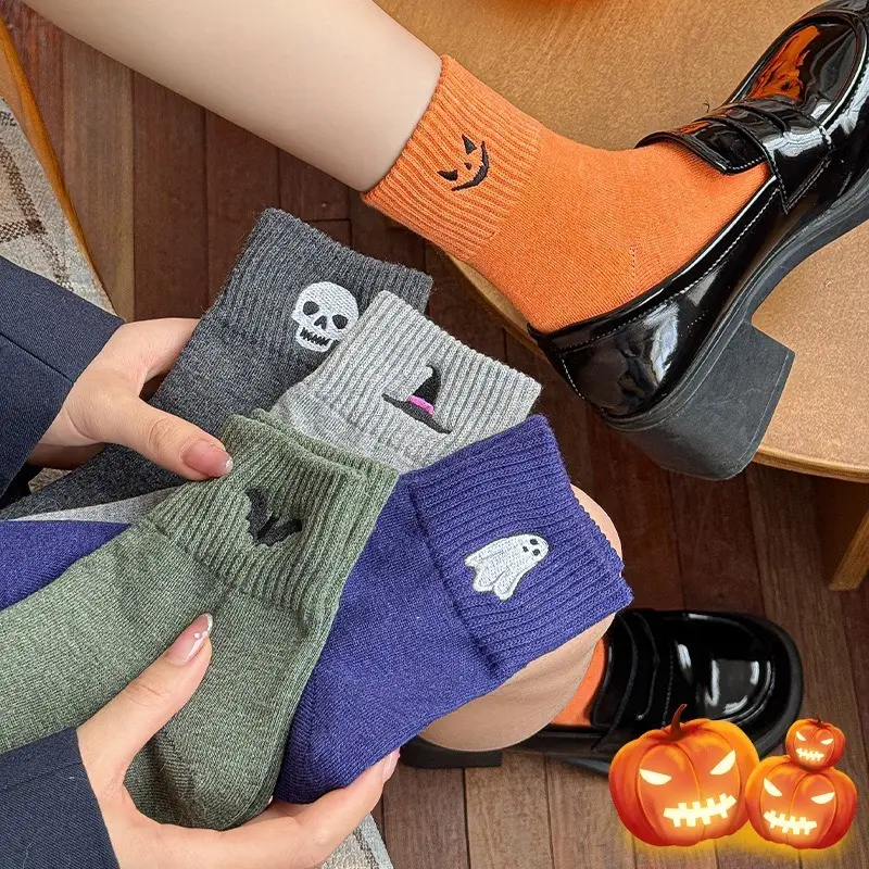 5Pcs Halloween Socks Set for Women Men Cute Pumpkin Skull Ghost Bat Embroidery Crew Socks Fuzzy Knitted Cotton Socks Cozy Warm Winter Autumn Casual Socks Outdoor Holiday Cosplay Costumes Party Favors Trendy Gift Set