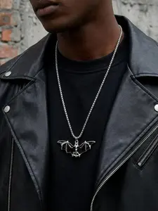 Unique Bat Design Stainless Steel Necklace, Non-Fading, Punk Style, Halloween Theme, Versatile Couple Jewelry, Street Fashion Accessory