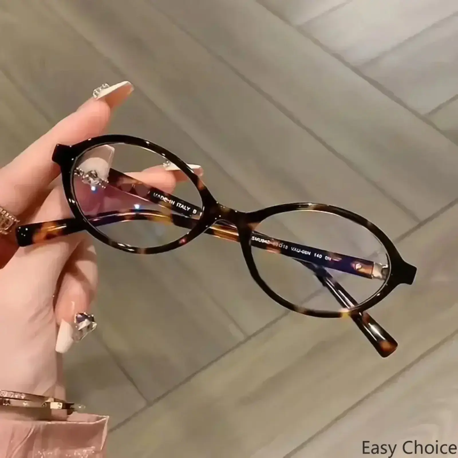 Oval Tortoise Shell Eyeglasses for Women, Korean‑Style Flat‑Lens Fashion Eyewear with UV‑Protection, Lightweight Small‑Face‑Friendly Glasses, Stylish Spectacles for Daily‑Wear Casual Outfit Styling