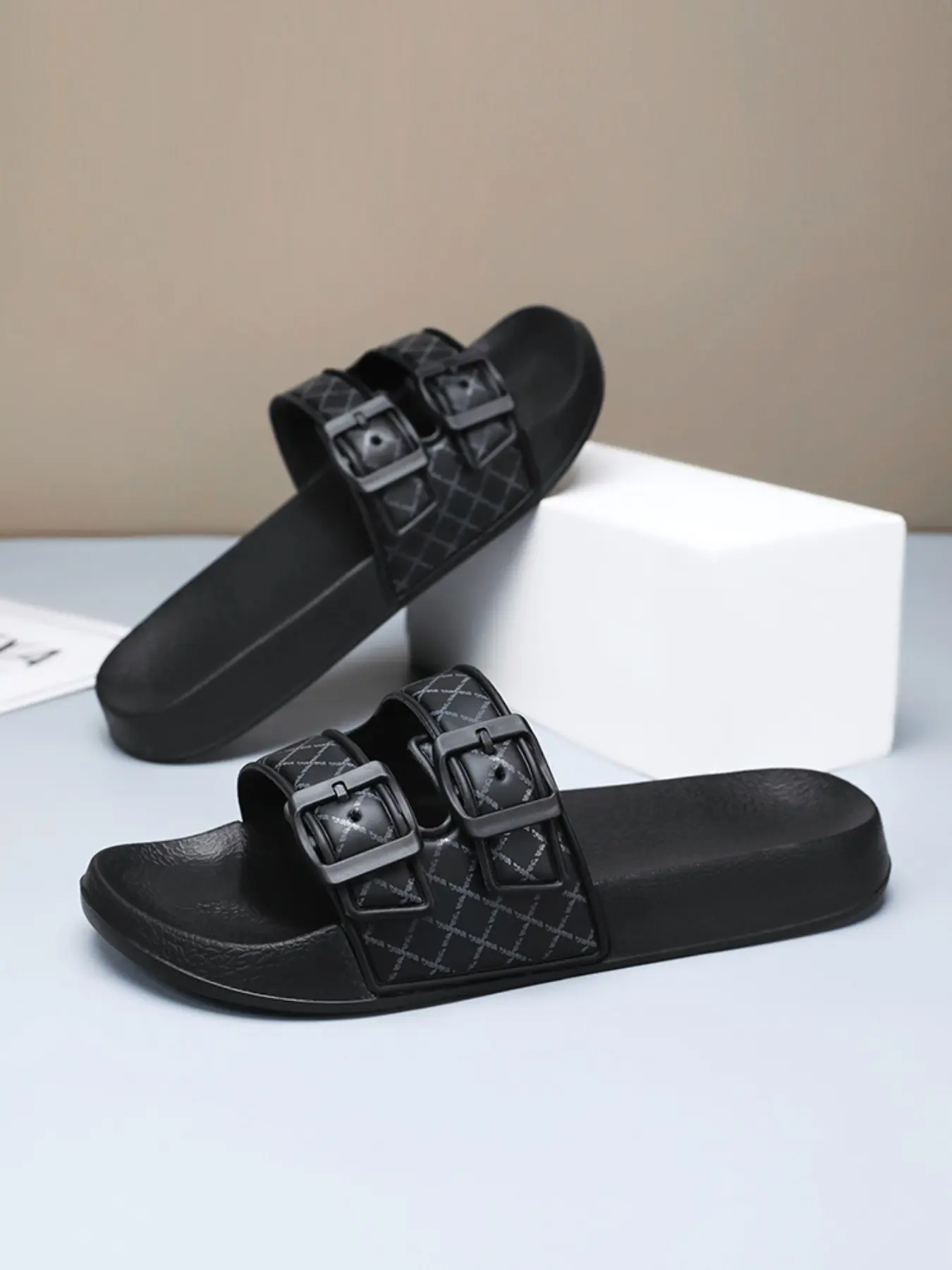 Men's 2026 New Plaid Print Slipper Sandals, Comfortable Soft Sole Anti-Slip Durable, Casual PU Leather Slip-On Shoes for Home and Outdoor