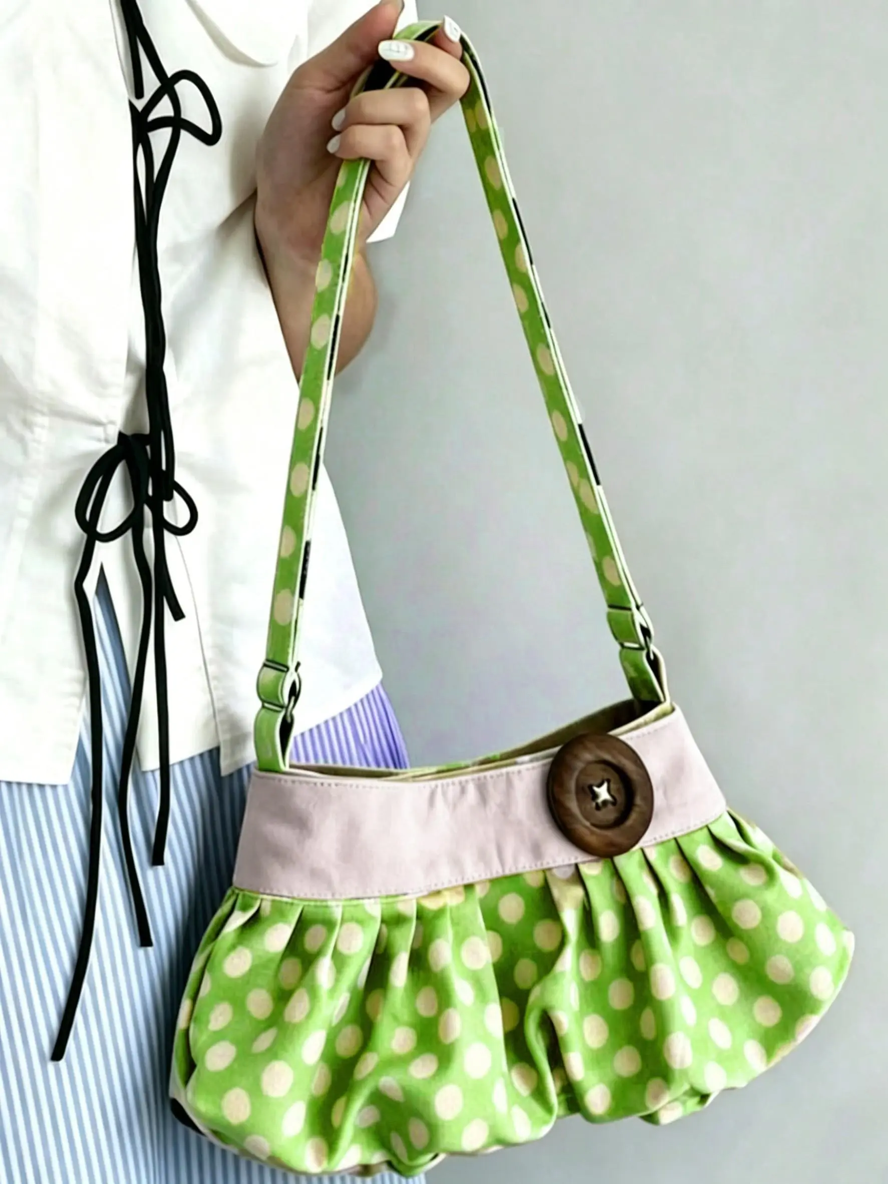 Retro Polka Dot Pleated Shoulder Bag, Large Capacity Casual Clutch, Button Decoration Design, Ideal for Daily Commuting & Shopping, Fashionable Patterned Bag