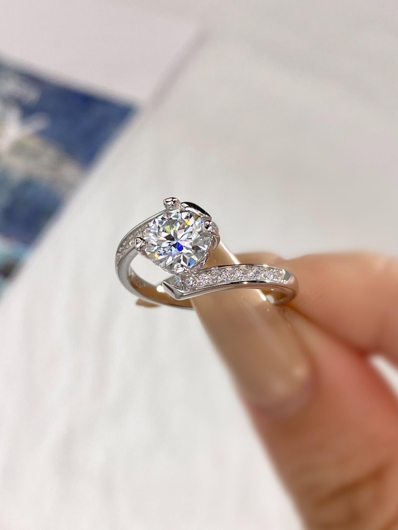 S925 Sterling Silver Synthetic Moissanite Ring, Four Claw Classic Women's Ring, Exquisite Jewelry Anniversary Gift for Ladies and Girls