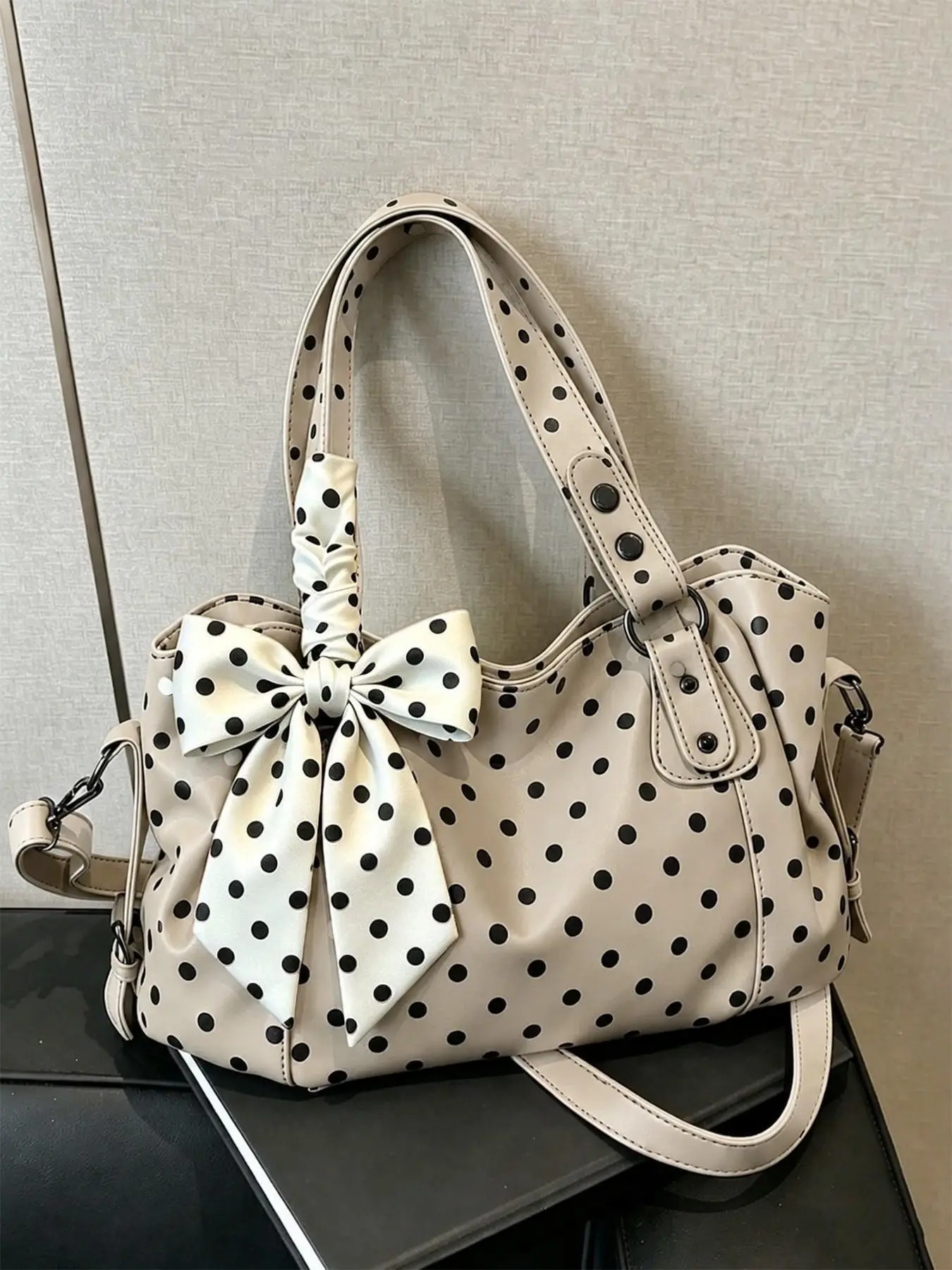 Extremely simple, high-end, fashionable and practical texture polka dot PU tote bag with polka dot bow pendant design, elegant and gentle style, large capacity personalized single shoulder handbag, can accommodate tablets, files, Exquisite tote bag