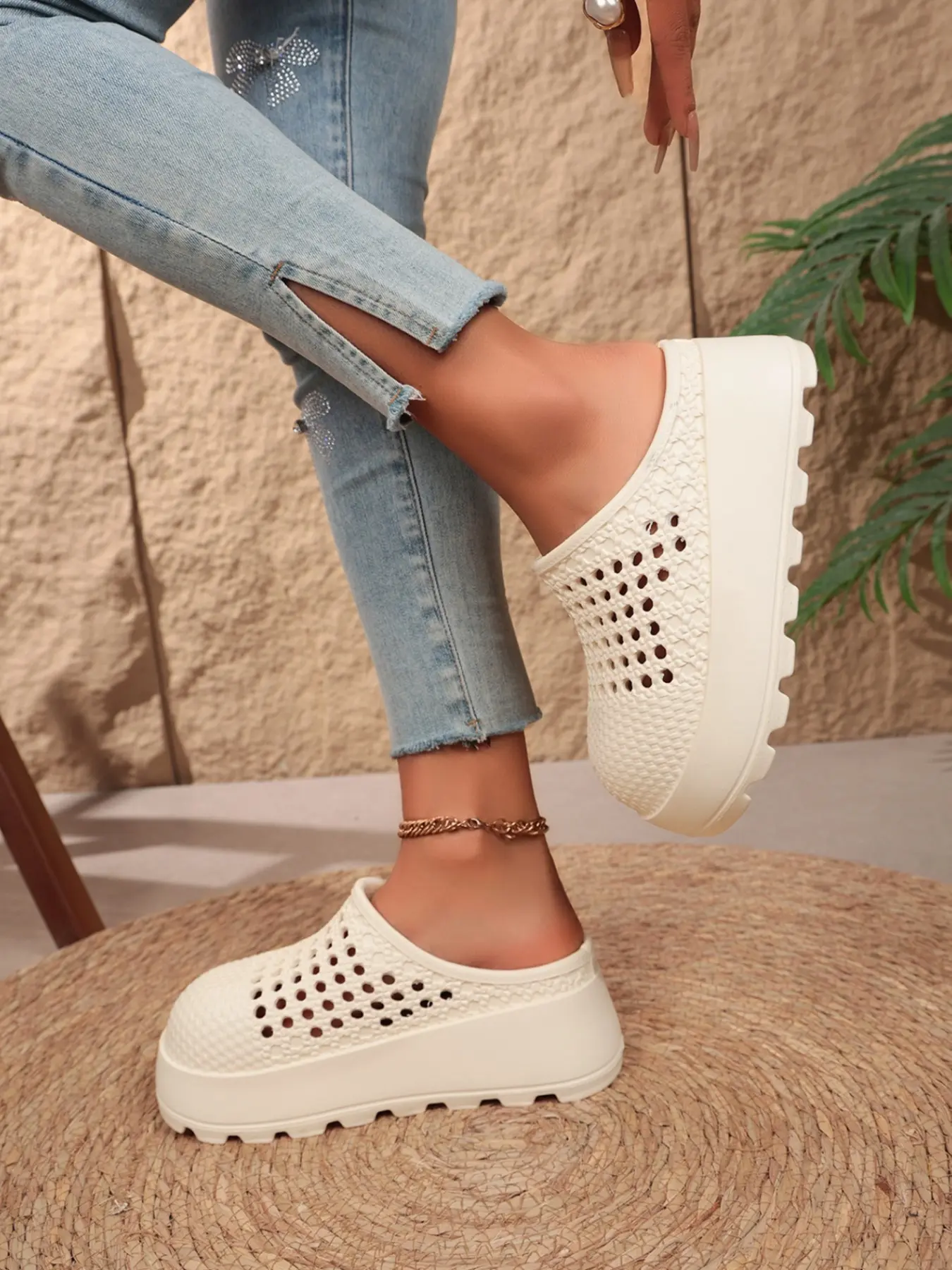 Summer New Thick Sole Holey Shoes, Women's Casual Sandals, Beach Footwear, Daily Wear, Comfortable and Stylish, Perfect for Summer, Sliders Shoes