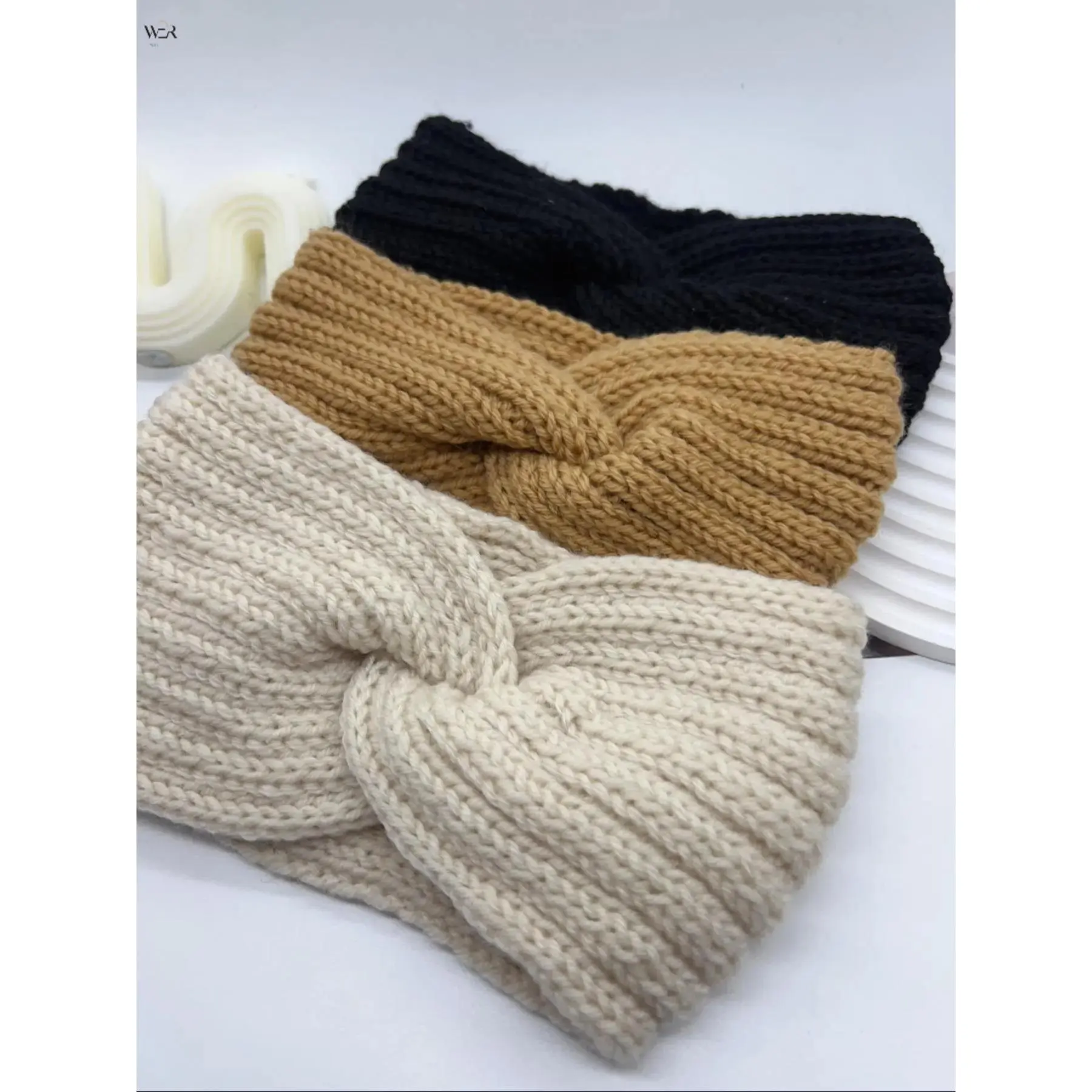 Chunky Knit Headband for Women, Soft Criss Cross Ear Warmer, Wide Casual Twist Hair Accessory for Cold Weather Outdoor Wear, One Size