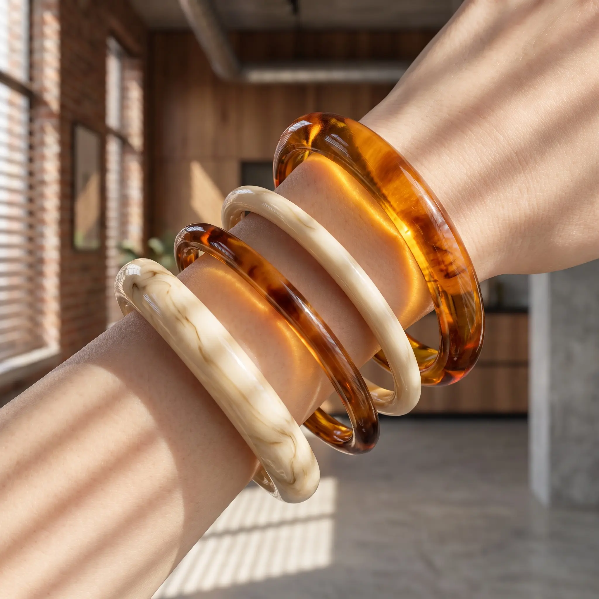 Warm Amber Bangles Set For Women Vintage Resin Acrylic Cuff Bracelets 4 Pieces Multifunctional Daily Wear Accessories Smooth Comfortable