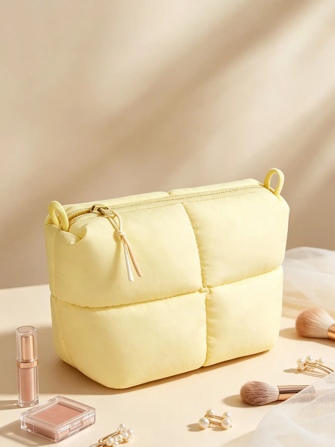 1Pc Light Yellow Quilted Puffer Storage Pouch Grid Padded Texture Zipper Design Minimalist Casual Clutch Bag For Ladies Daily Commute Weekend Casual Matching Daily Commuter Purse
