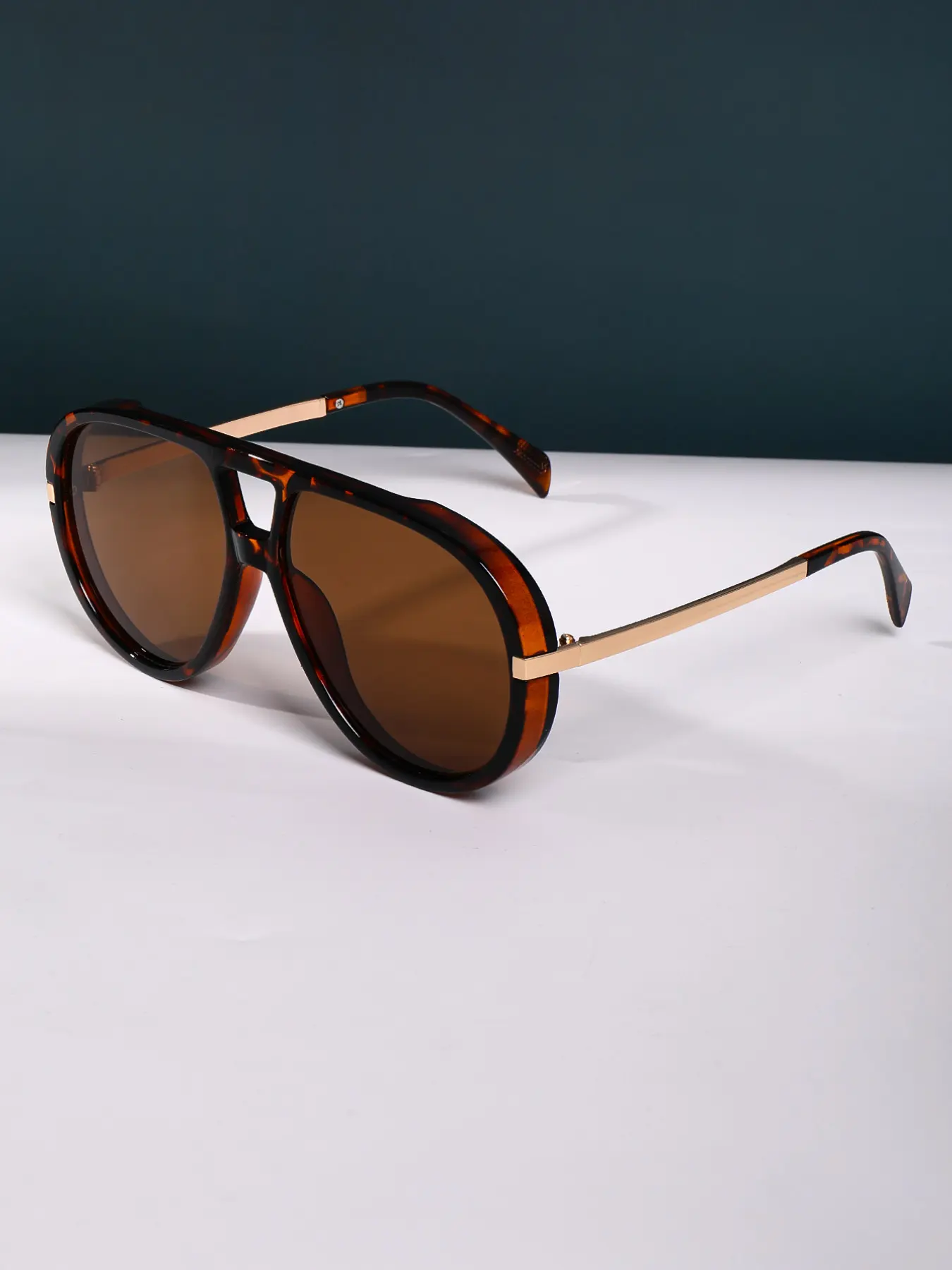 New Retro Oval Metal Leg Fashion Glasses, Fashionable Sunglasses, Unisex High-End Trendy Versatile Casual Sunglasses, Suitable for Daily Wear