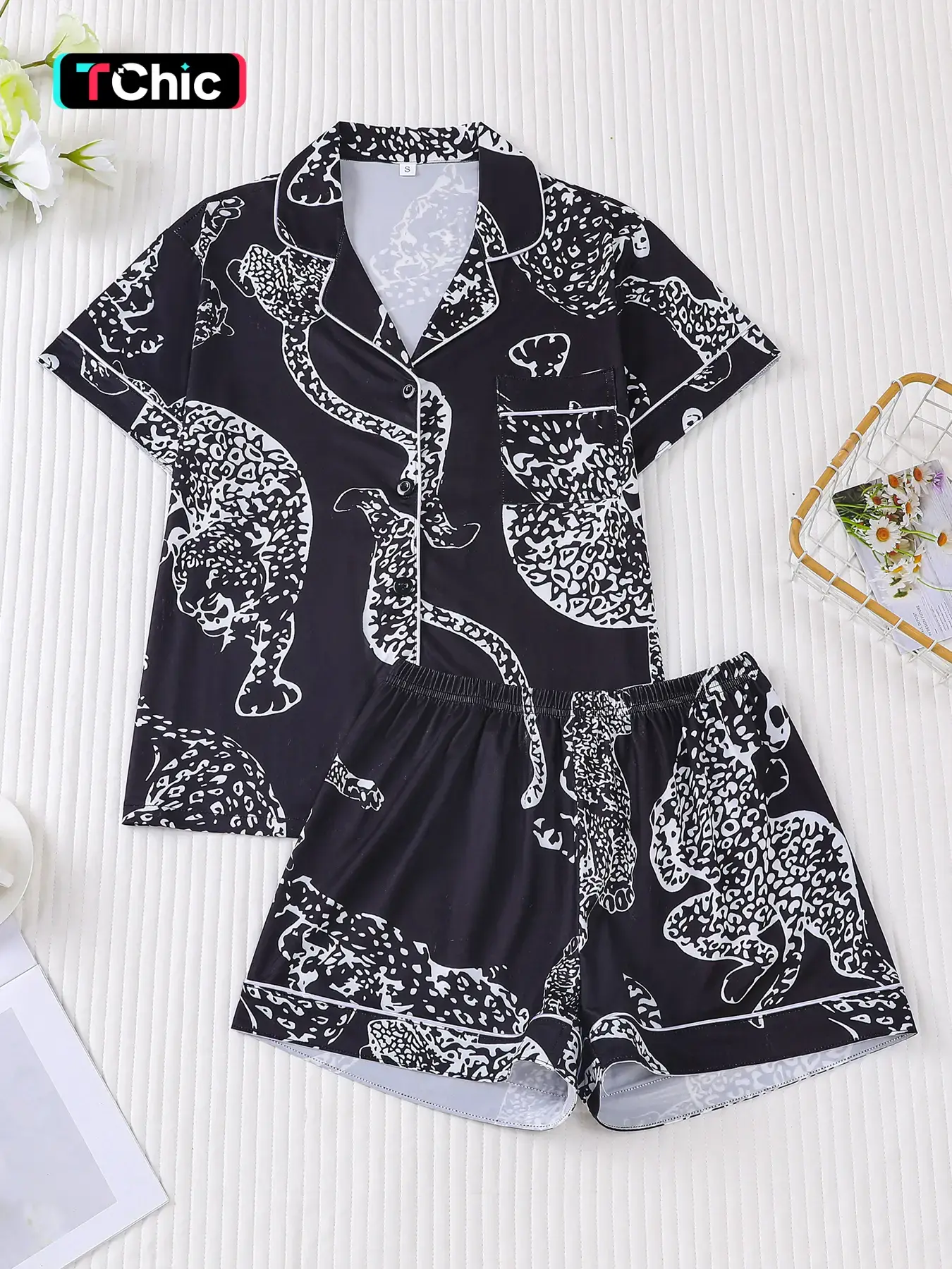2-piece set full body leopard print short sleeved shorts, soft and comfortable, skin friendly and smooth top, small pocket button closure, elastic waistband, suitable for four furniture, personalized casual wear, Loungewear, pajamas, Animal Print Pajamas