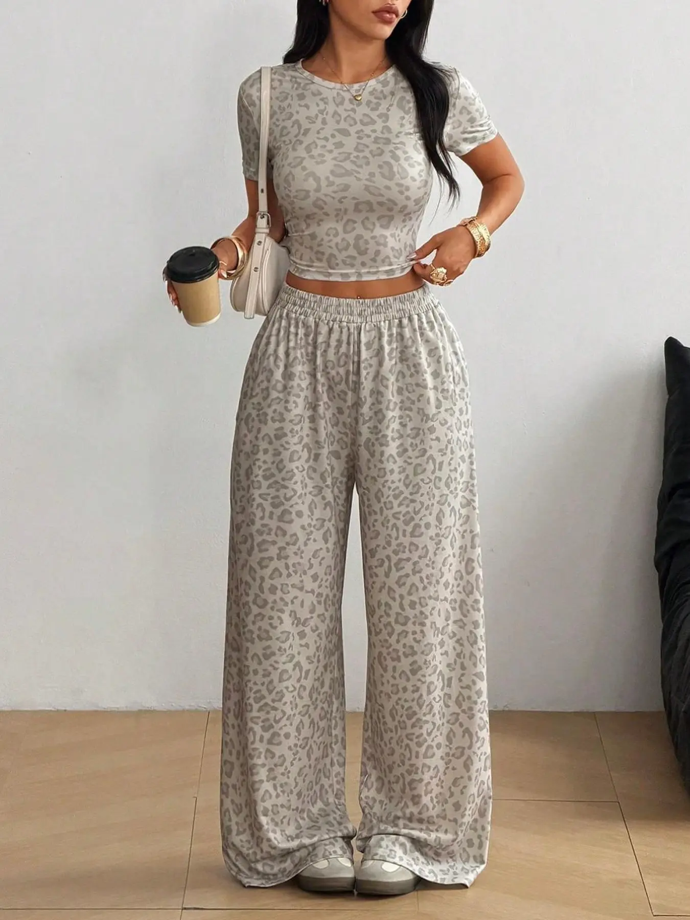 Women 2 Piece Set Leopard Print Matching Co‑Ord, Crew Neck Short Sleeve Crop Top & Elastic High Waist Wide Leg Pants, Soft Stretchy Knit Fabric, Loose Comfort Loungewear, Y2K Trendy Style, Casual Daily Vacation Autumn Outfits