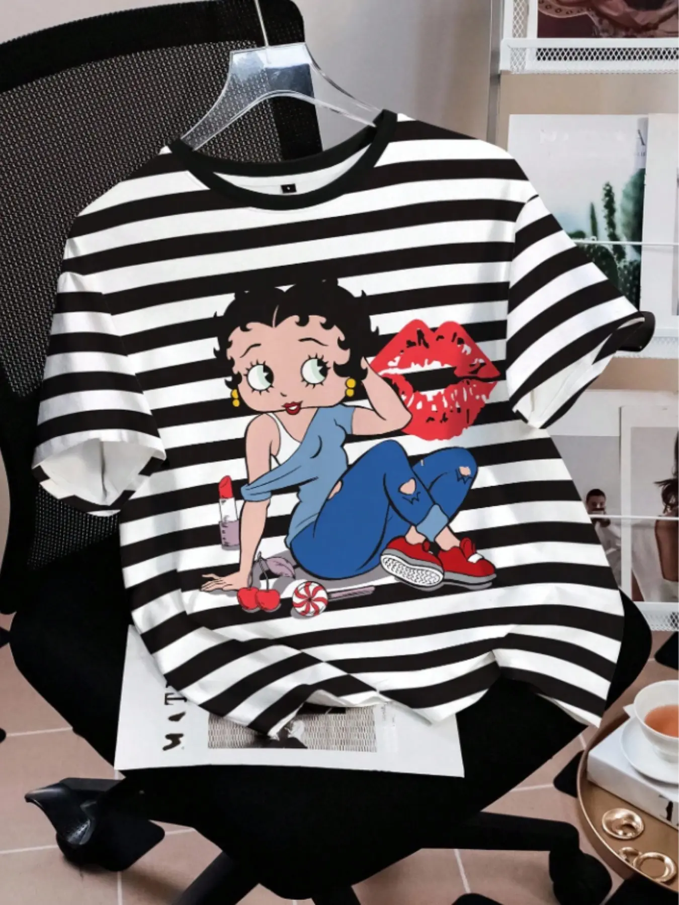 Women's Retro Cartoon Short Sleeve Round Neck Top, Perfect for Daily Wear, Parties, Gifts, Fitted Long T-Shirt, All over Print Style