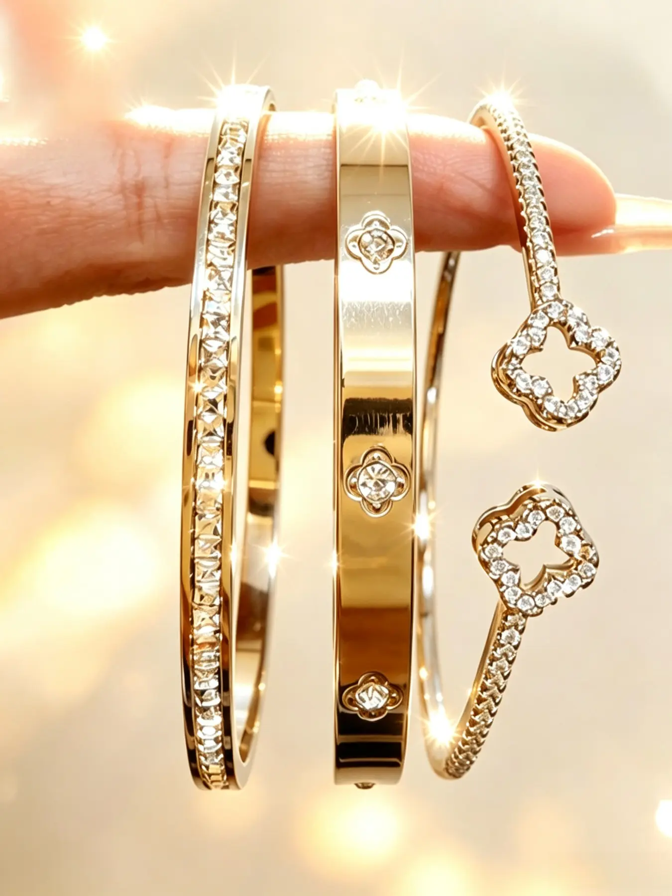 Elegant 18K Gold-Plated 3-Piece Clover Bracelet Set for Women, Waterproof Stainless Steel Stackable Bangles, Fashion Jewelry Gift for Everyday Wear and Parties