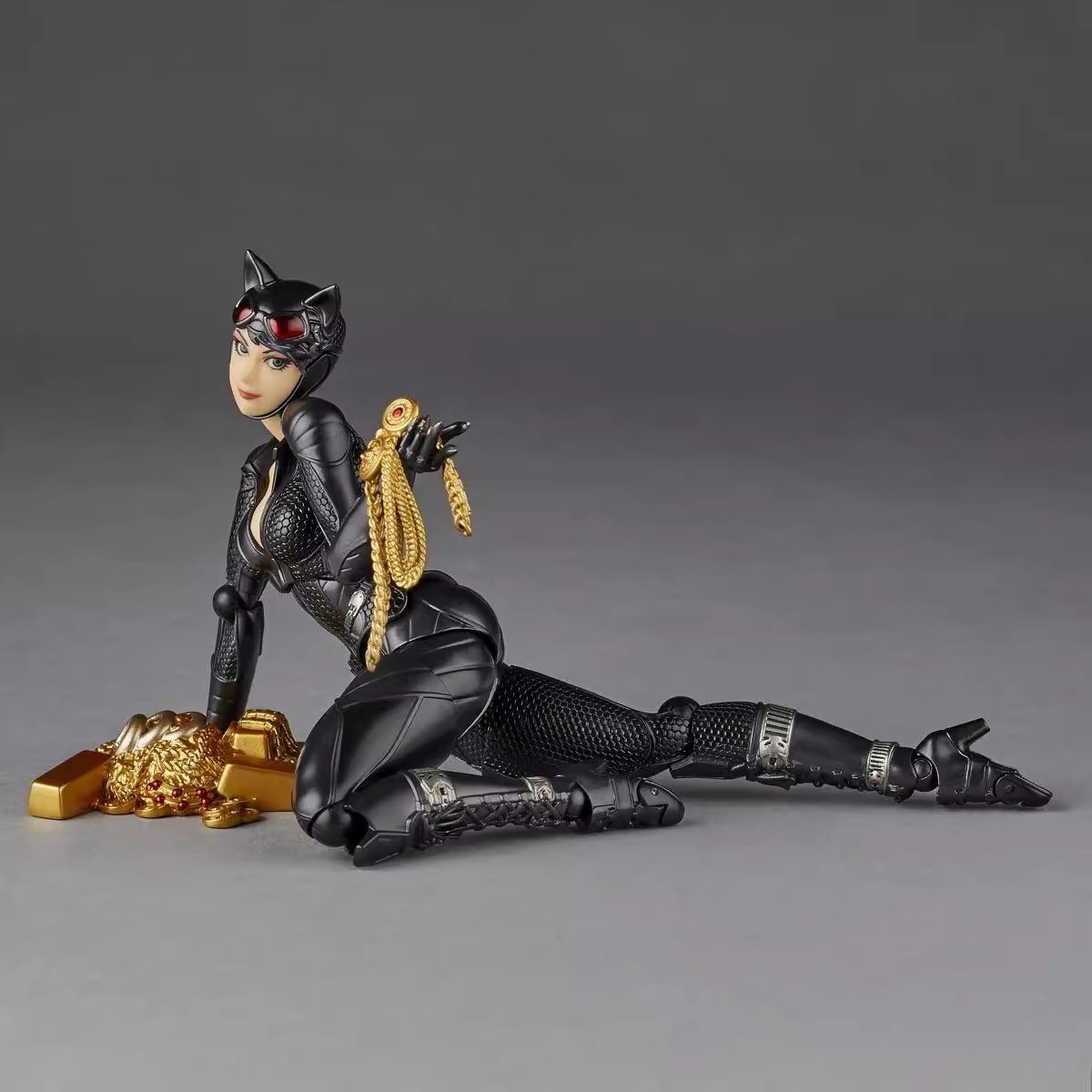 Ko Catwoman Action Figure Selina Kyle Revoltech Amazing Yamaguchi Anime Collection Model Toys Gitf