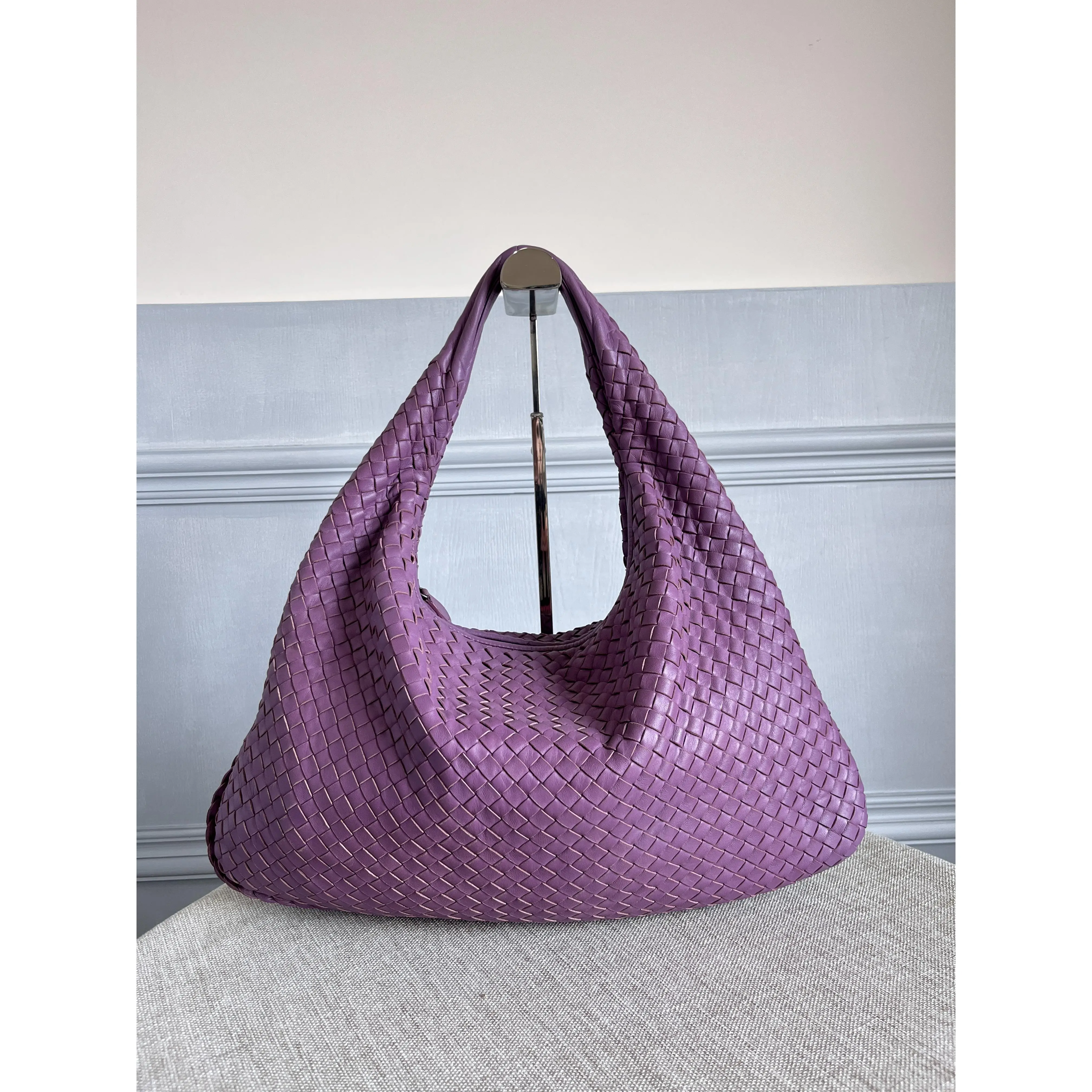 Pre-owned BOTTEGA VENETA Vintage Purple Intrecciato Nappa Leather Slouch Hobo Shoulder Bag Single Woven Top Handle Zip Closure COA
