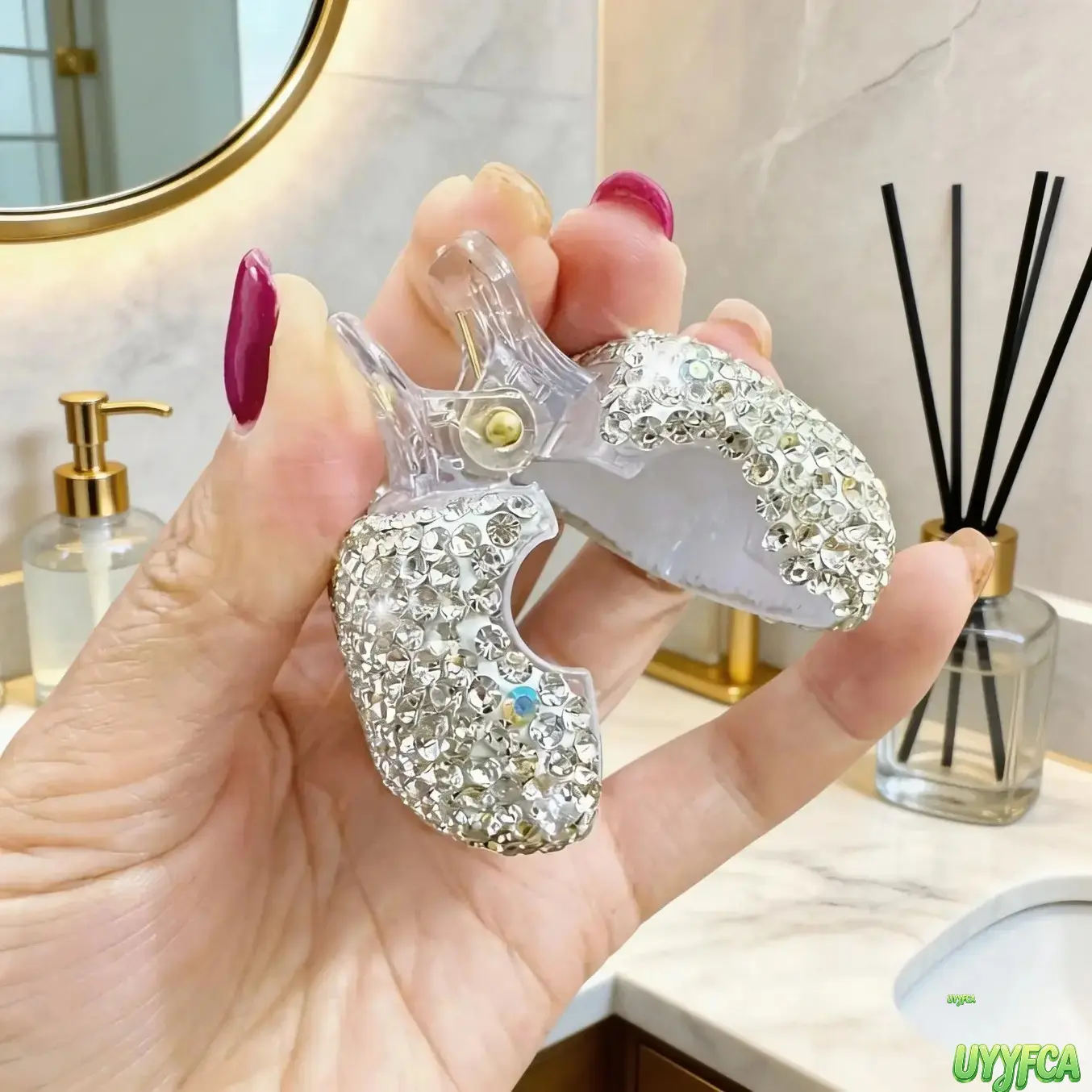 Luxury Full Rhinestone Encrusted Oval Toothbrush Cover Clip With Clear Plastic Spring Jaw,Bling Bathroom Toothbrush Protector Dustproof Portable Travel Toothbrush Holder, Glam Coquette Vanity Counter Decor Small Daily Bathroom Accessory For Overnight Trip