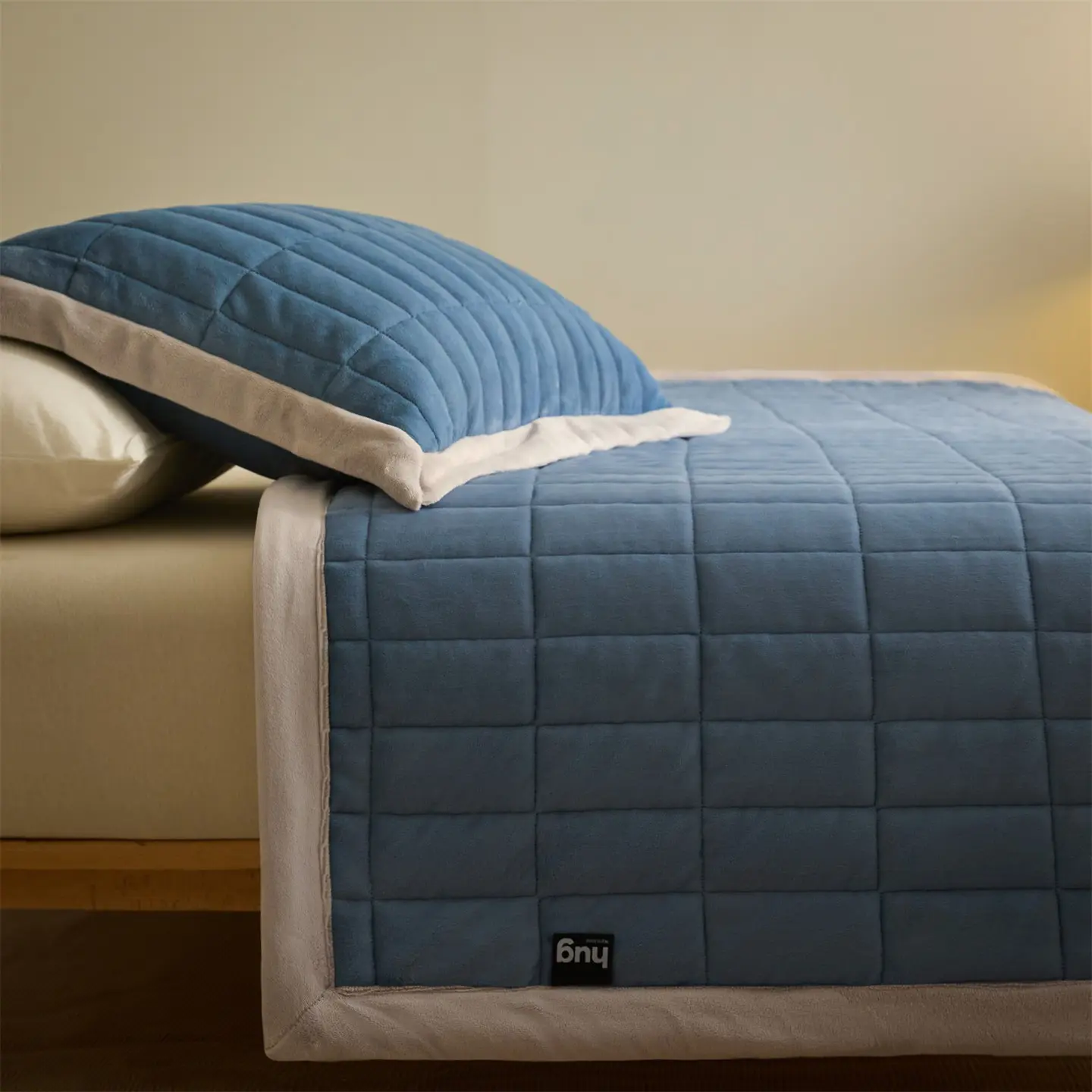 3pcs Solid Color Thickened Plush Quilted Bedspread Set, Includes 1 Bed Cover + 2 Pillowcases, Available in Single, Double, Queen Sizes, Bed Coverlet