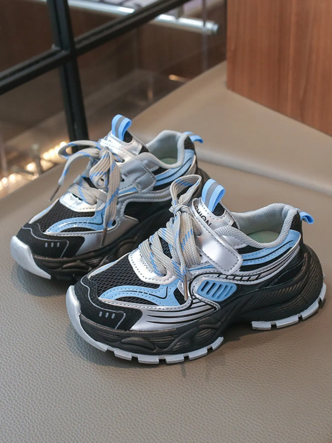 Thick Sole Sports Shoes, Breathable Mesh, Soft Anti-Slip, Lightweight, Suitable for Boys and Girls, School and Outdoor Activities