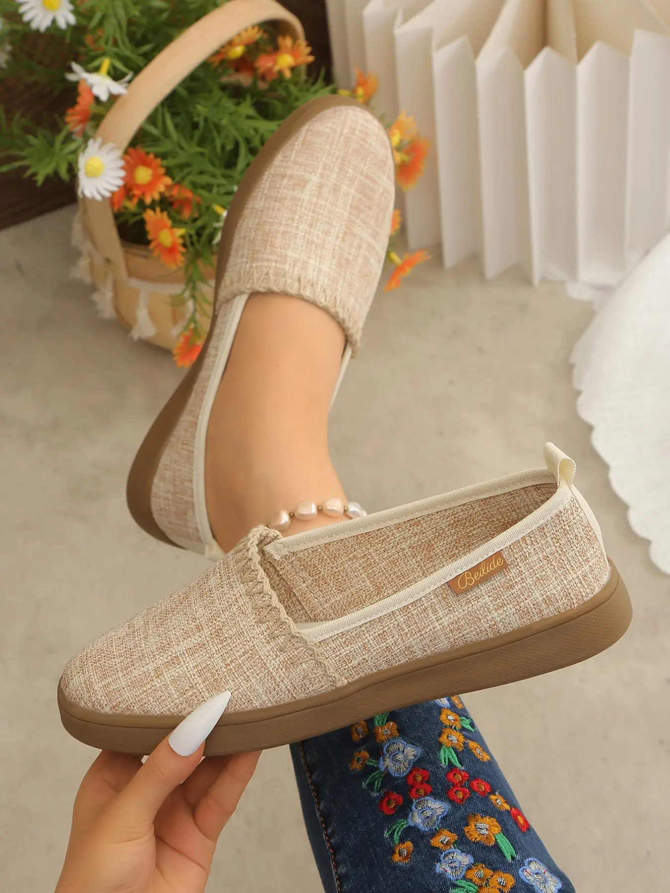Women's Bohemian style flat shoes, Summer flats, with jute soles and a simple pastoral design, slightly larger for one size, comfortable, breathable, and non-abrasive, suitable for various casual occasions, back-to-school