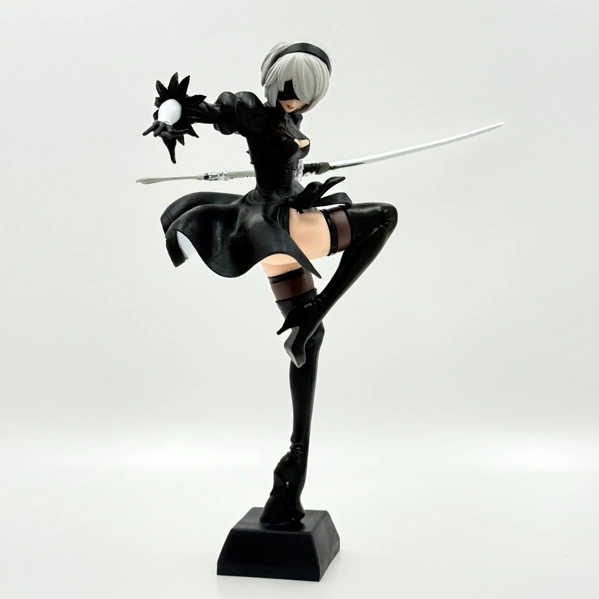 Dynamic Combat Pose Blindfold Female Warrior Figurine, Silver Color Hair, Dress, Katana Sword, PVC Collectible Statue, Desk Display, Hobby Gift