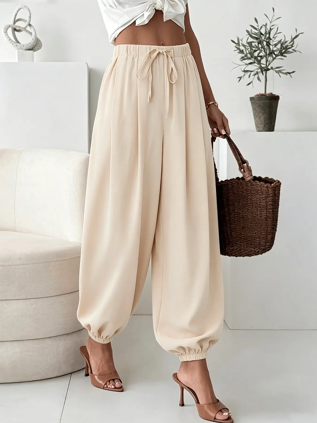 Women's trousers, solid color, front drawstring Loose harem trousers, Pants, fashionable and trendy for casual vacations, beach trips, home gatherings, etc.