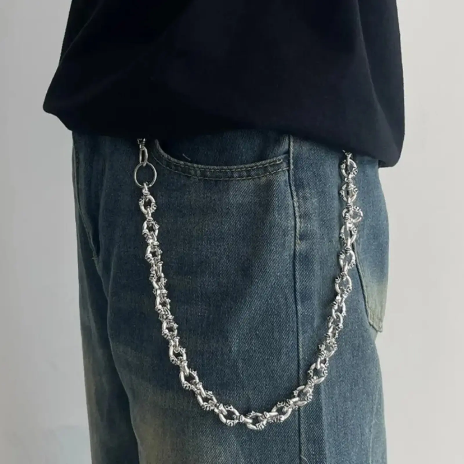 Unisex Punk Rock Skull Pendant Keychain & Chain, trendy hip-hop jewelry. Versatile waist and wallet chain, stylish street accessory for jeans and casual daily outfits.