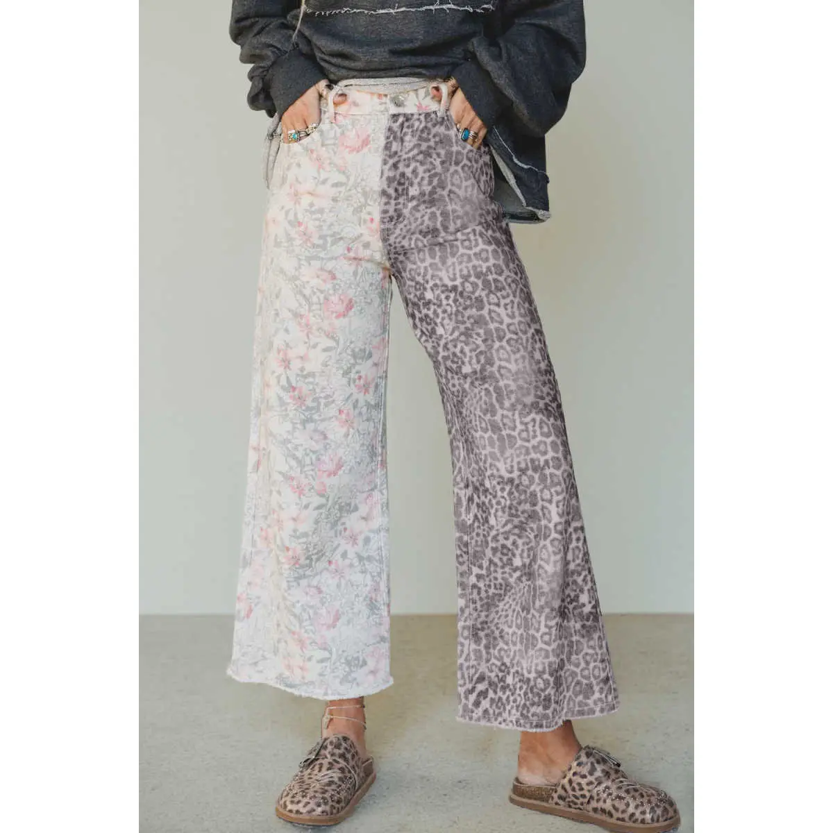 BF Women's Retro Floral Leopard Patchwork Wide Leg Jeans, Cotton Stretch Raw Hem Denim, Vintage Boho Statement Pants for Fall Streetwear