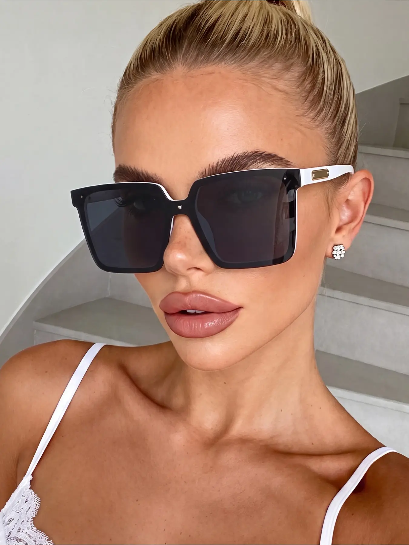 1 pair of unisex rimless casual square sunglasses, suitable for daily life, street style accessories, travel and vacation, sports, driving, beach accessories, holiday outfits, sun, shopping, outdoor outfits, and hiking.