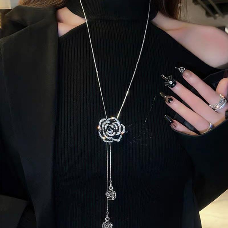 High-End, Non-Fading, Sweater Chain, Versatile Fashion Necklace For Women, Niche Design With A Sense Of Sophistication Pendant