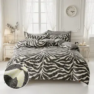 3-piece duvet cover set in grey zebra print with digital printing, soft and comfortable, Pattern Duvet Cover, Printed Bedding Set, Comfy Bedding Sets. Includes 1 duvet cover and 2 pillowcases without inner filling.