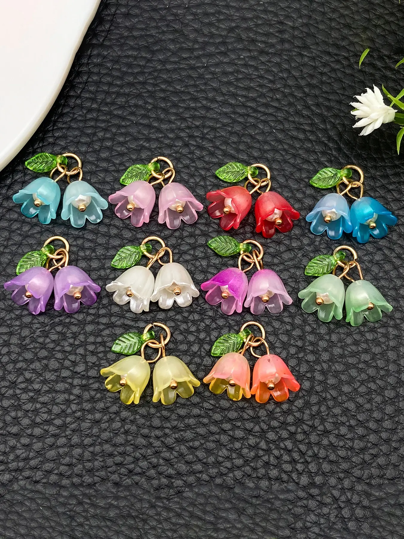 10pcs Acrylic Flower Pendants for Jewelry Making Lily Flower Charms Colorful Plastic Lily of The Valley Flower Charms Dangle Beads with Leaf for Jewelry Making Necklace Earring DIY Crafts Artificial Flower Pendant