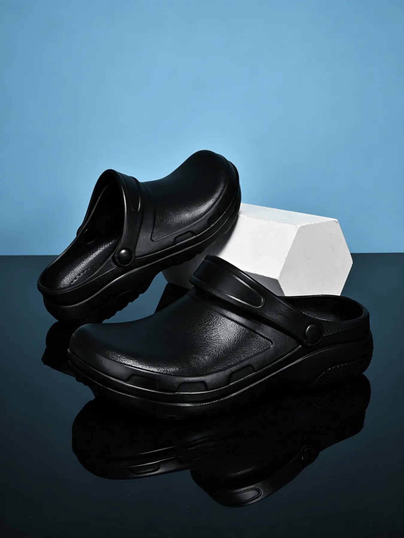 1 Pair Unisex Anti-slip Kitchen Closed Toe Work Clogs, Full Wrap Anti-collision Toe Rotatable Heel Strap, One-piece Oilproof EVA Deep Tread Cushioned Sole For Chef Catering Staff Long Shift