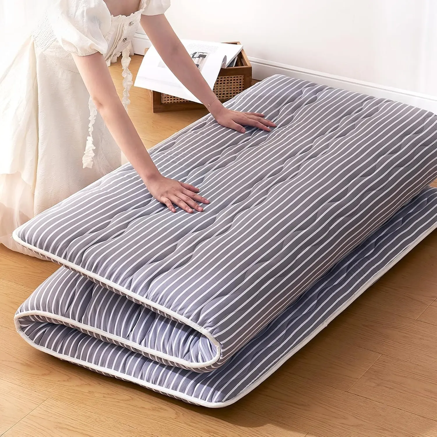 Premium High-Density Foam Japanese Floor Futon Mattress, Thickened Tatami Sleeping Pad, Portable Indoor Furniture for Adults (Guest Room, Dormitory)