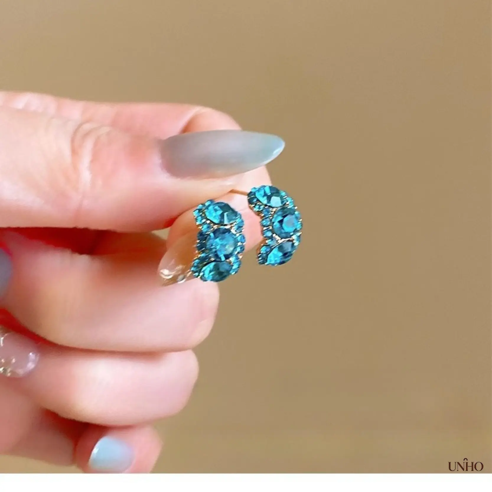 Women's Small Glacier Blue Sparkling Sapphire Crystal Stud Earrings, Exquisite Niche High-End Dainty Fashion Jewelry, DIY Bag Accessory