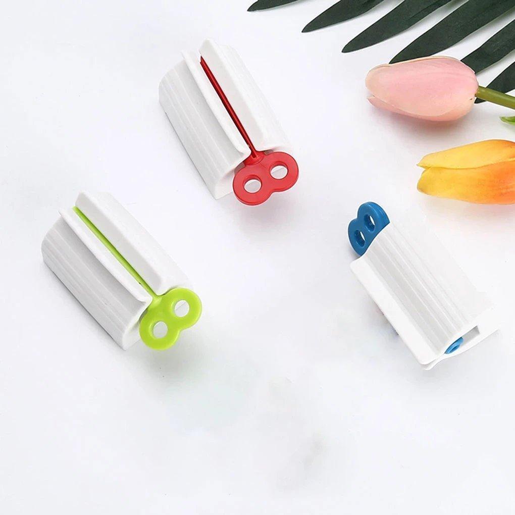 Rolling Tube Toothpaste Squeezer Toothpaste Seat Holder Stand Rotate Toothpaste Dispenser for Bathroom Gift Hand Plastic Aluminium Cream Tool Manual Toothpaste Wringer.