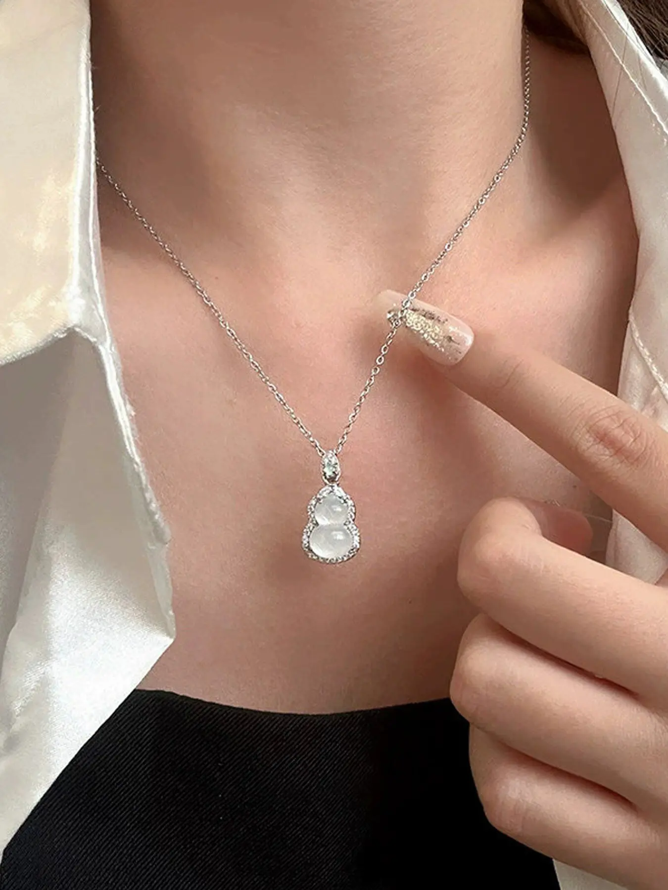 Elegant Women's Pendant Necklace, Chinese Style Gourd Necklace, Luxe Unique Style Lariat, Simple Versatile Accessory, Perfect Party Gift
