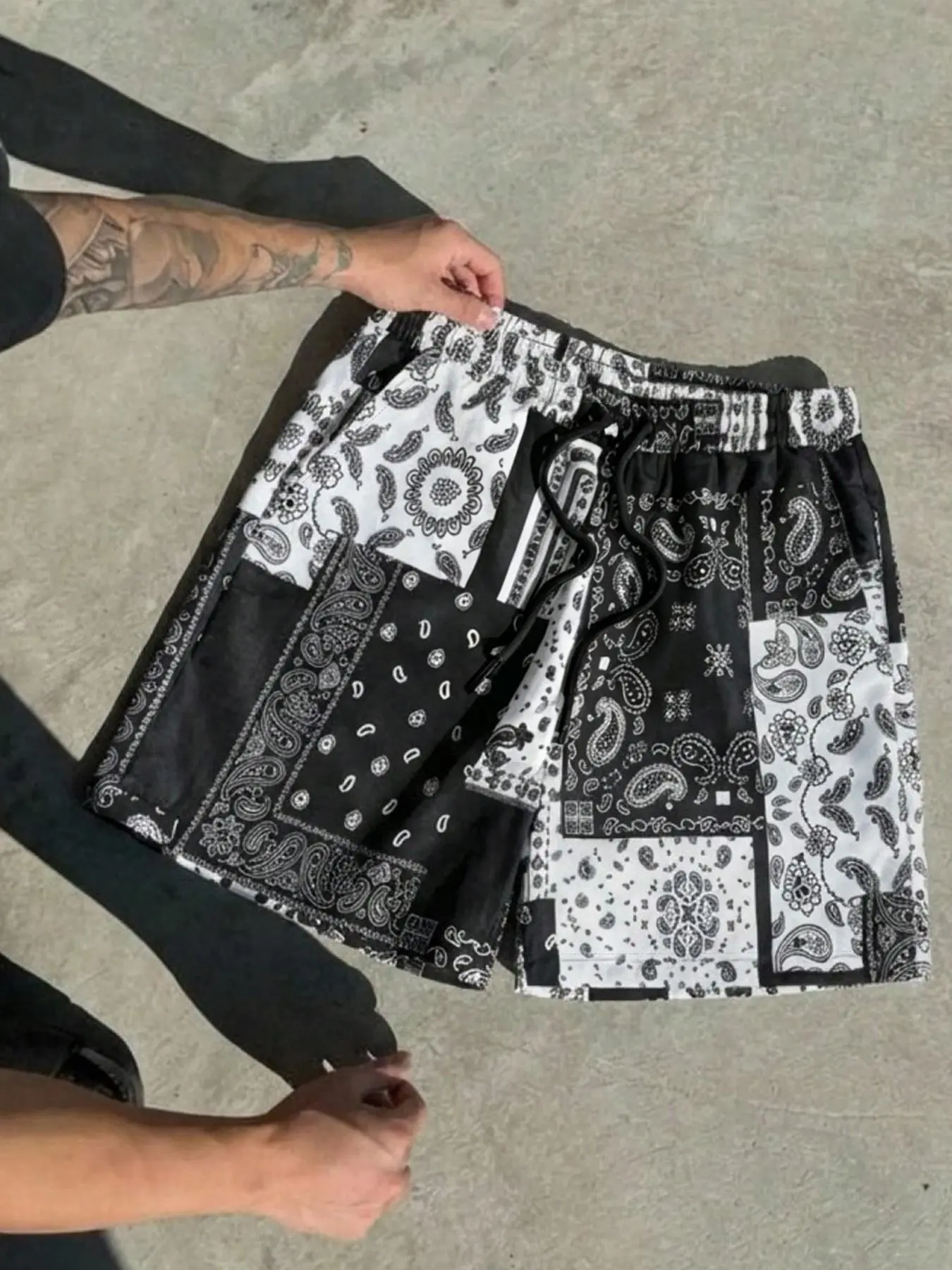 Men's Paisley Print Elastic Waist Shorts, Casual Summer Clothing, Casual Streetwear Shorts, Street Style Bottoms, Suitable for Vacations and Outings, Casual Fitted Shorts