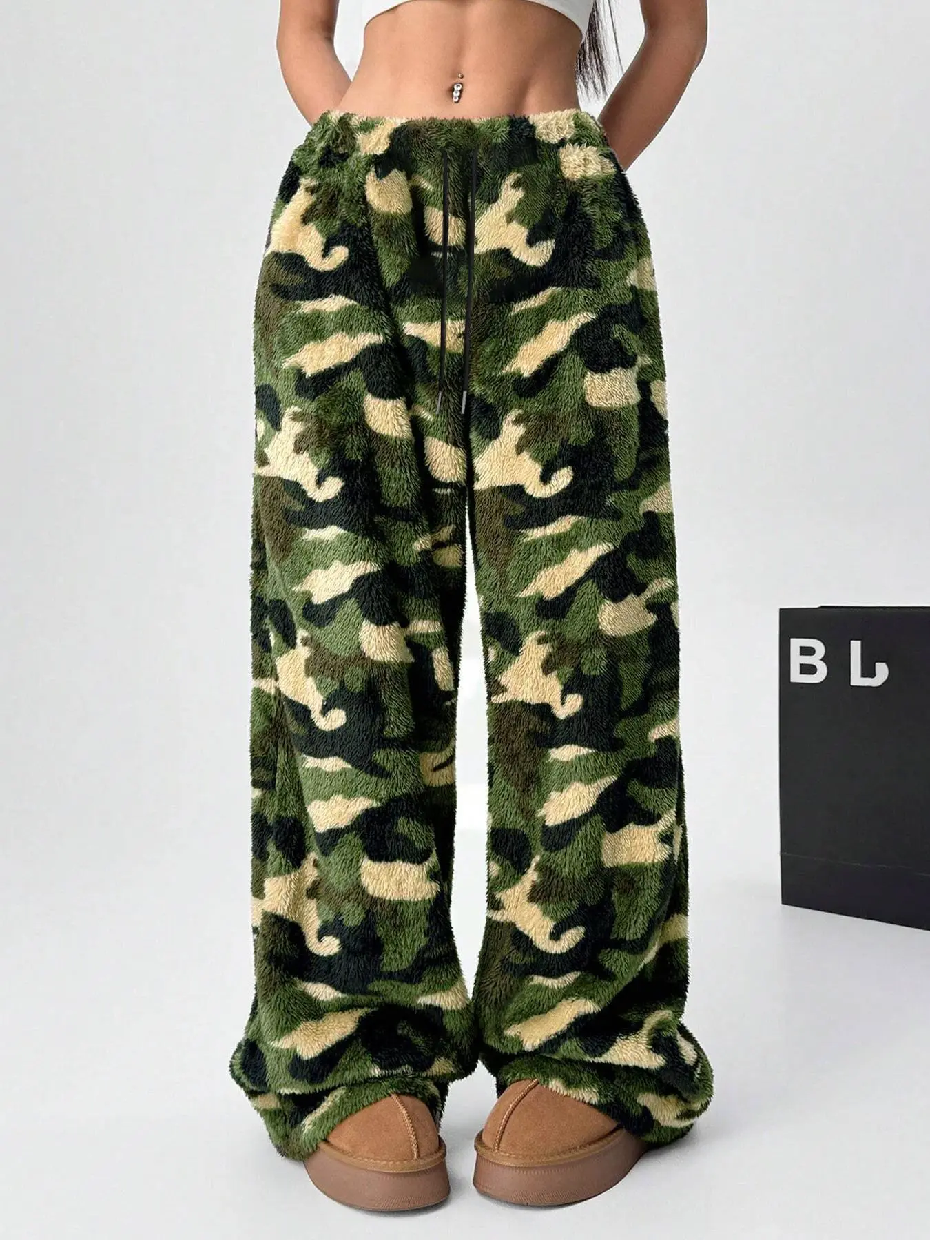 Unisex Flannel Long Pants, Camo Leopard Pattern, Mid-Waist Loose Fit, Casual Streetwear, Fall & Winter Fashion, Youthful Style