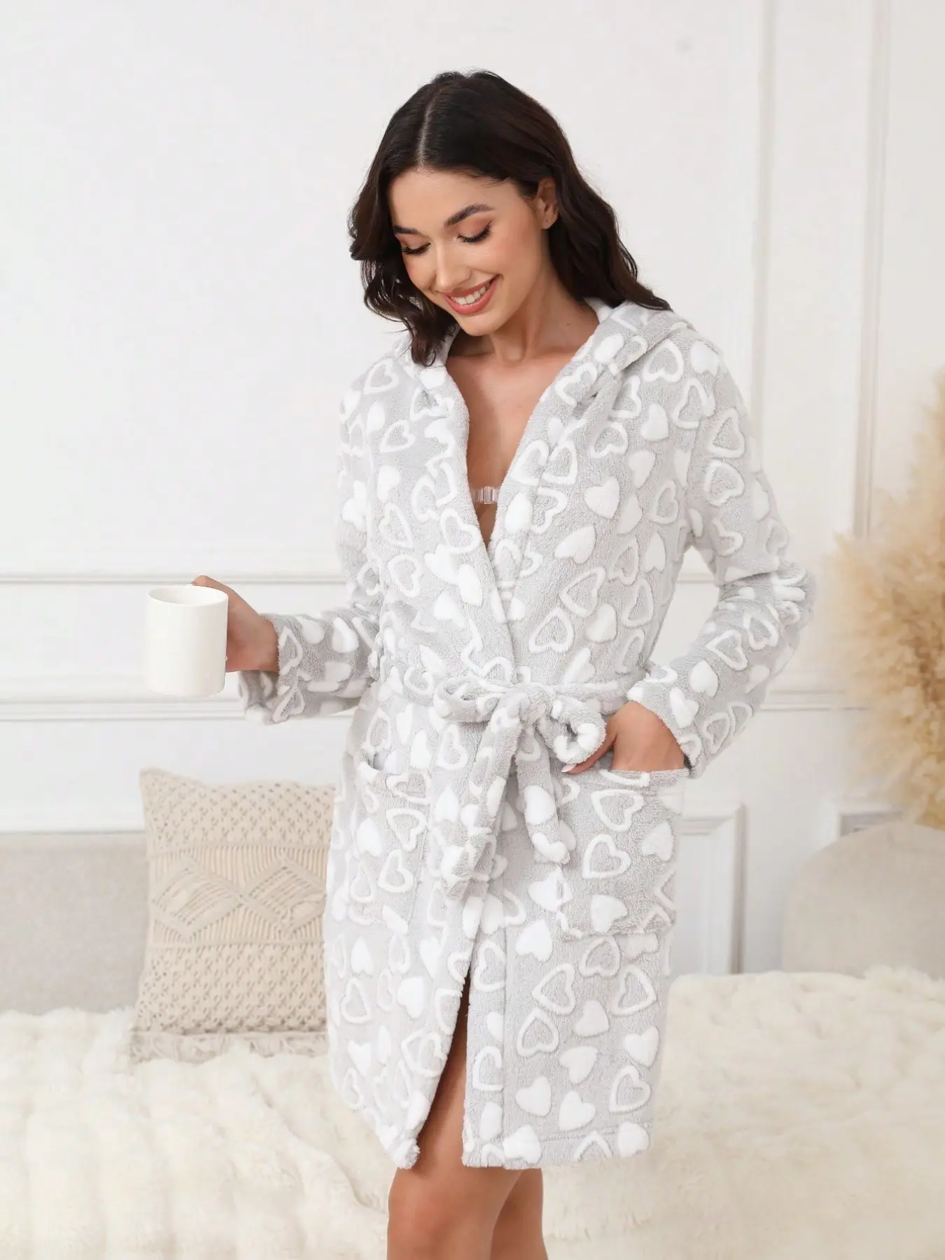 Women's Heart Pattern Thick Plush Loose Sleepwear Loungewear, Hooded Tie Warm Long Sleeves Robe Bathrobe for Autumn Winter, Ideal for Home Use, Cozy and Comfortable, Chic