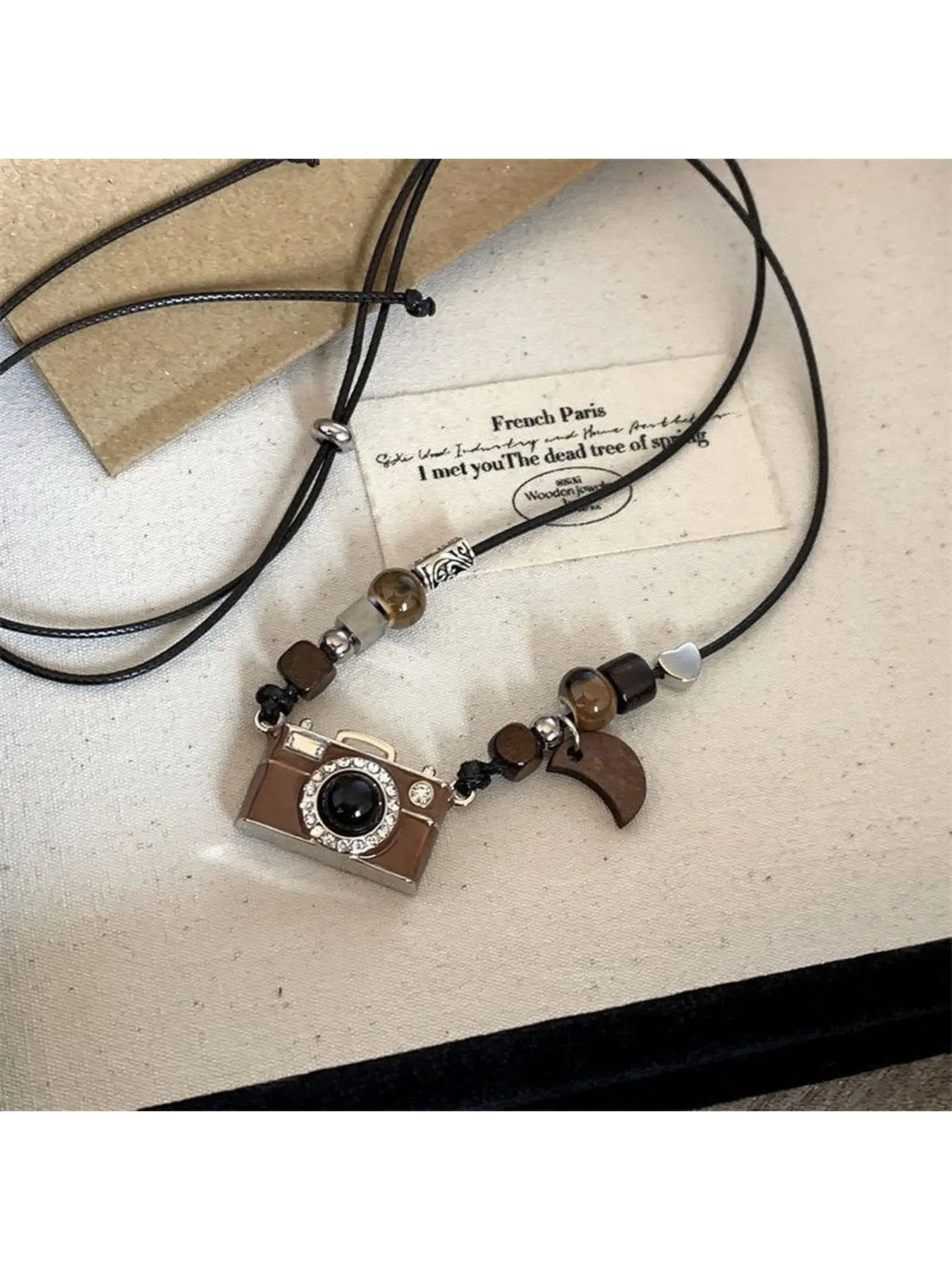 Vintage Brown Camera Pearl Pendant Necklace for Women, Light Luxury Niche Design, Versatile and Unique Long Chain Sweater Necklace Accessory