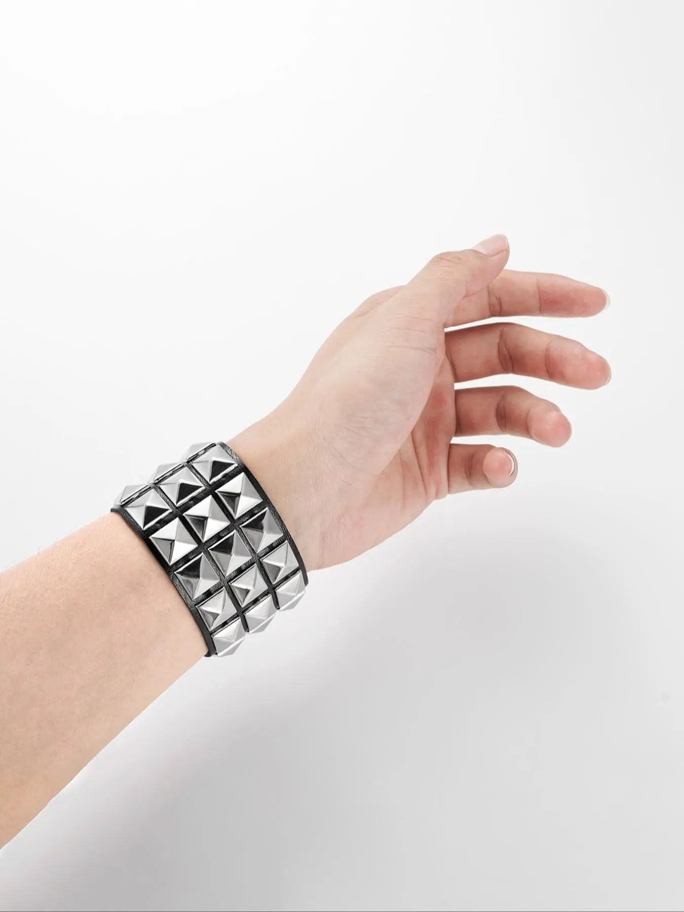 1/2PCS Punk Style Unisex Stackable Layered Bracelet Set with Three Rows of Square Pieces - Geometric Elements and Minimalist Design - Versatile Accessory, Punk Style Jewelry, Fashionable Jewelry Accessories, Fashion Cool Accessories, Bracelets Stack