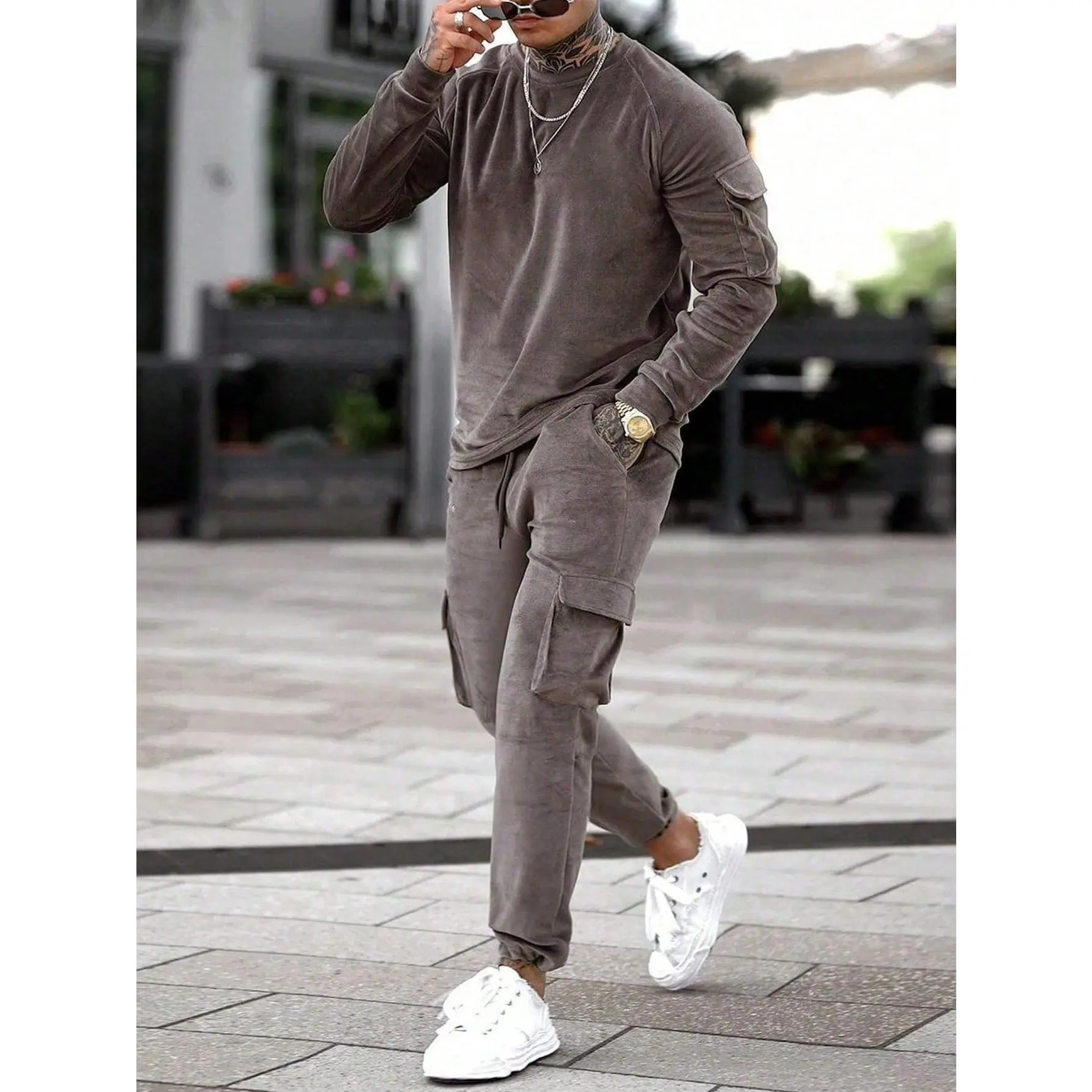 Long sleeve crew neck top matched with jogger cargo pants, featuring practical multi-pocket design and elastic cuffs. Soft lightweight fabric brings all-day comfort, forming a fashionable casual set for modern mensfashion daily outfits.